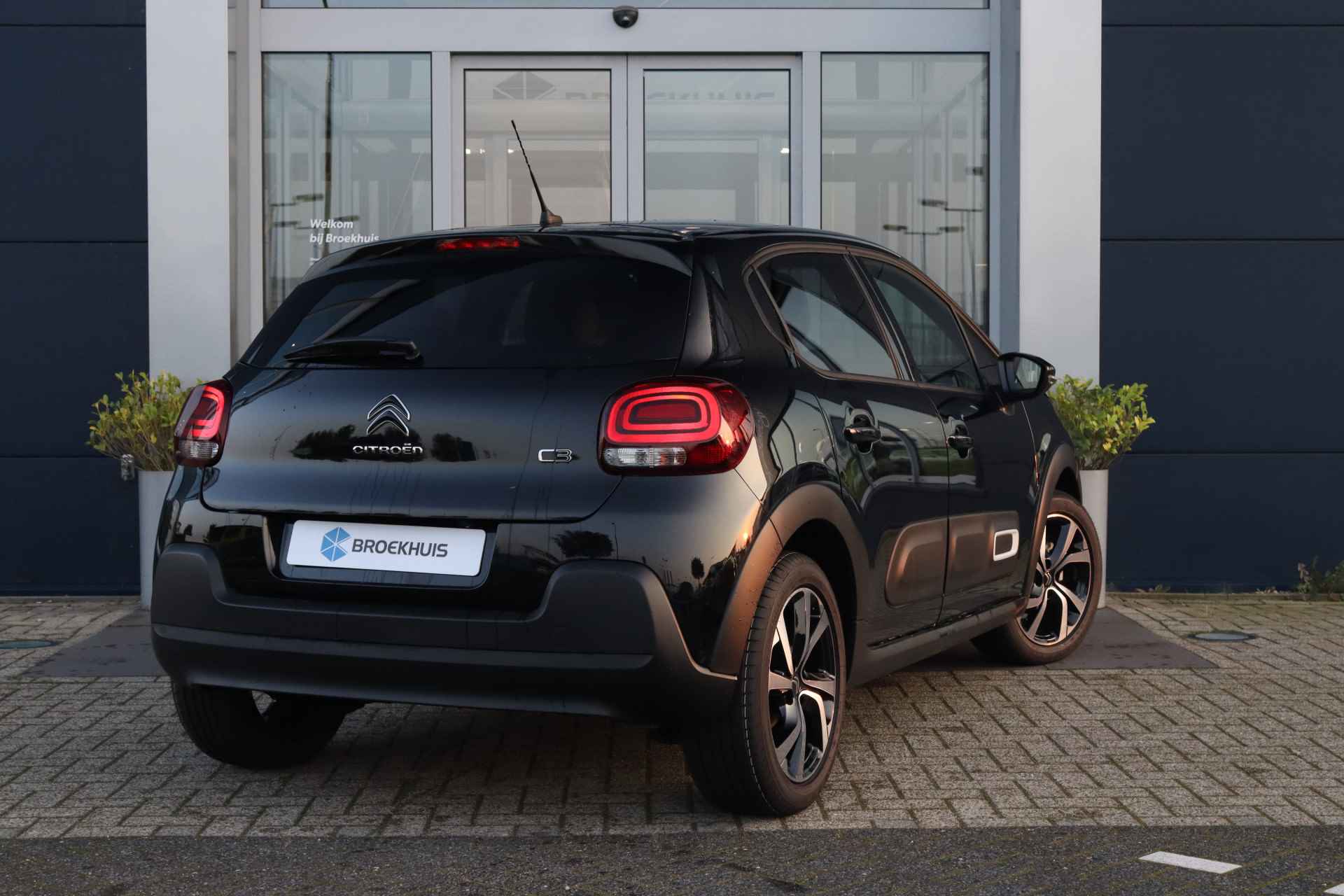 Citroën C3 1.2 83 pk PureTech Max | € 4.314,- Voorraad Voordeel | Ambiance Wood 17" lichtmetalen velgen 'Vector' | Techno Nav Pack - 6/25