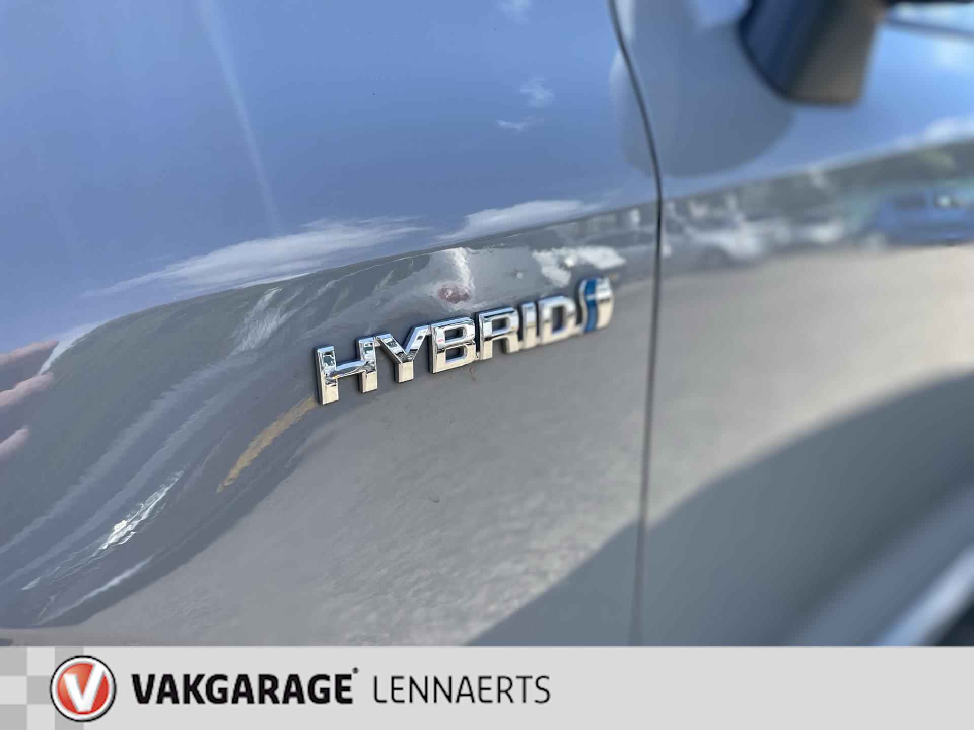 Toyota Corolla Touring Sports 1.8 Hybrid Automaat, Navi, climate control. ect Rijklaarprijs / 12 mnd garantie - 8/22