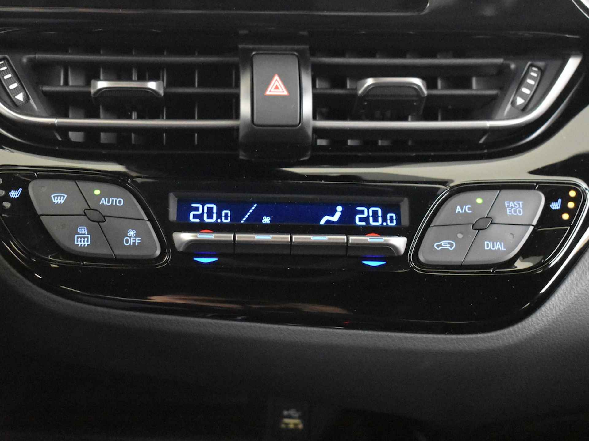 Toyota C-HR 1.8 Hybrid Dynamic Plus | LED | Stoel- & stuurverwarming - 21/39
