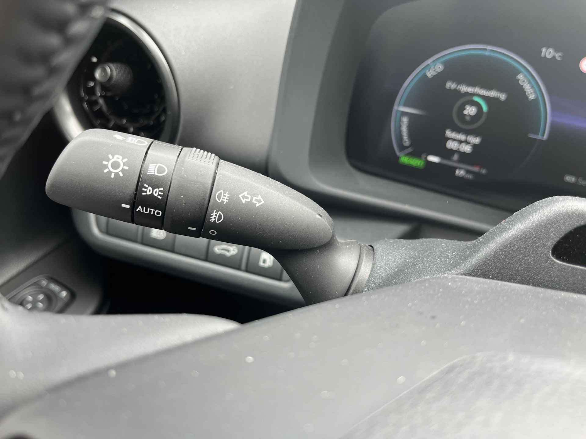 Toyota C-HR Hybrid 200 Première Edition | Navigatie | Apple CarPlay/Android auto | Achteruitrijcamera | Elektrische achterklep - 25/34