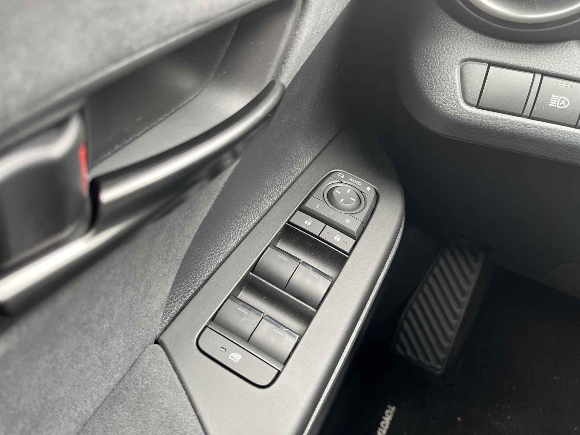 Toyota C-HR Hybrid 200 Première Edition | Navigatie | Apple CarPlay/Android auto | Achteruitrijcamera | Elektrische achterklep - 29/34