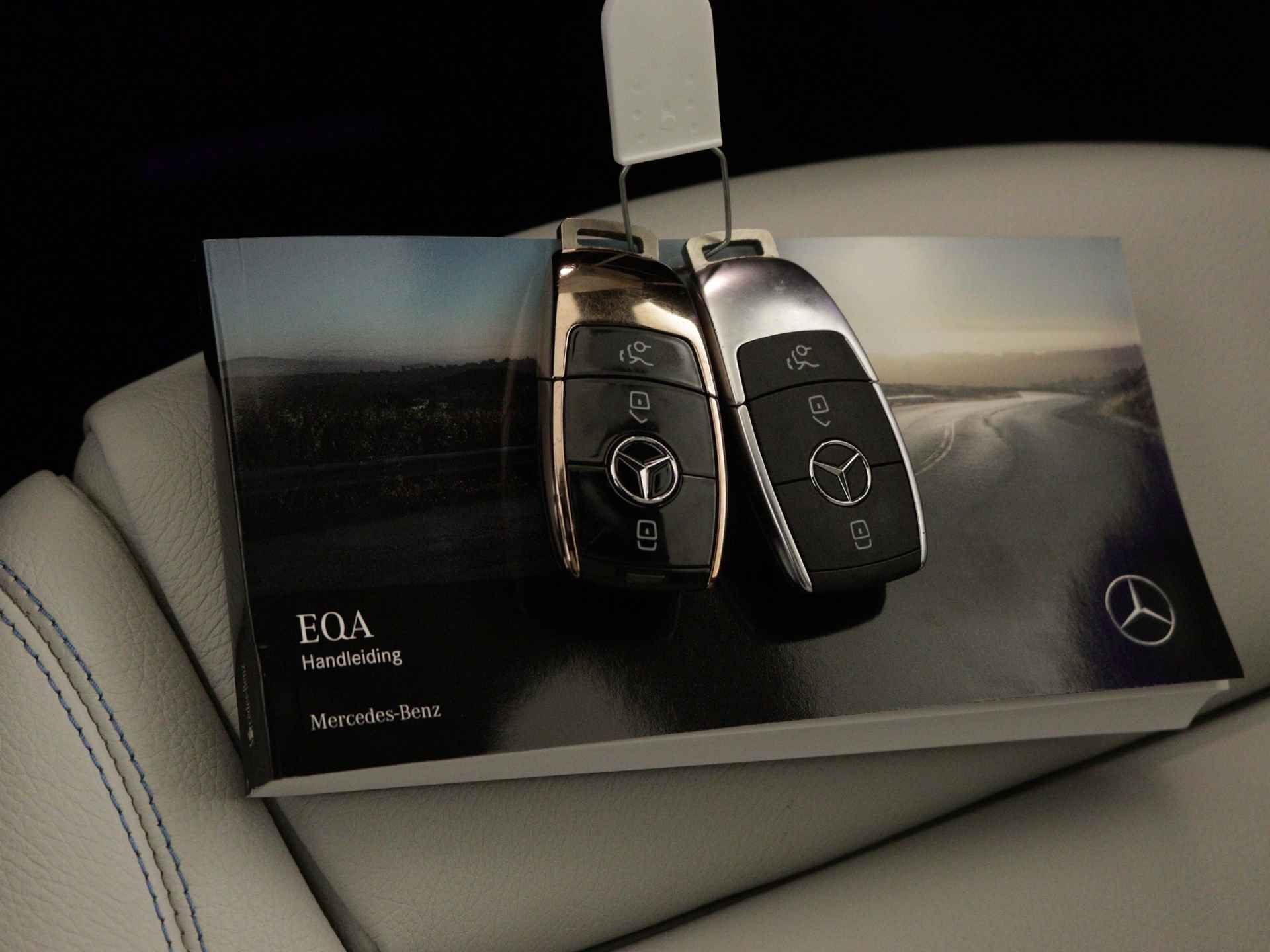 Mercedes-Benz EQA 250 Edition 1 AMG 67 kWh | Panoramadak | 360°-camera | Burmester | Distronic | Elektrische Stoelen | Inclusief 24 maanden MB Certified garantie voor Europa. - 14/44