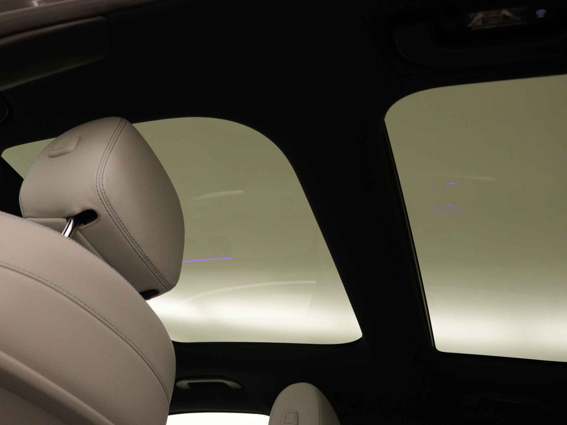 Mercedes-Benz EQA 250 Edition 1 AMG 67 kWh | Panoramadak | 360°-camera | Burmester | Distronic | Elektrische Stoelen | Inclusief 24 maanden MB Certified garantie voor Europa. - 21/44