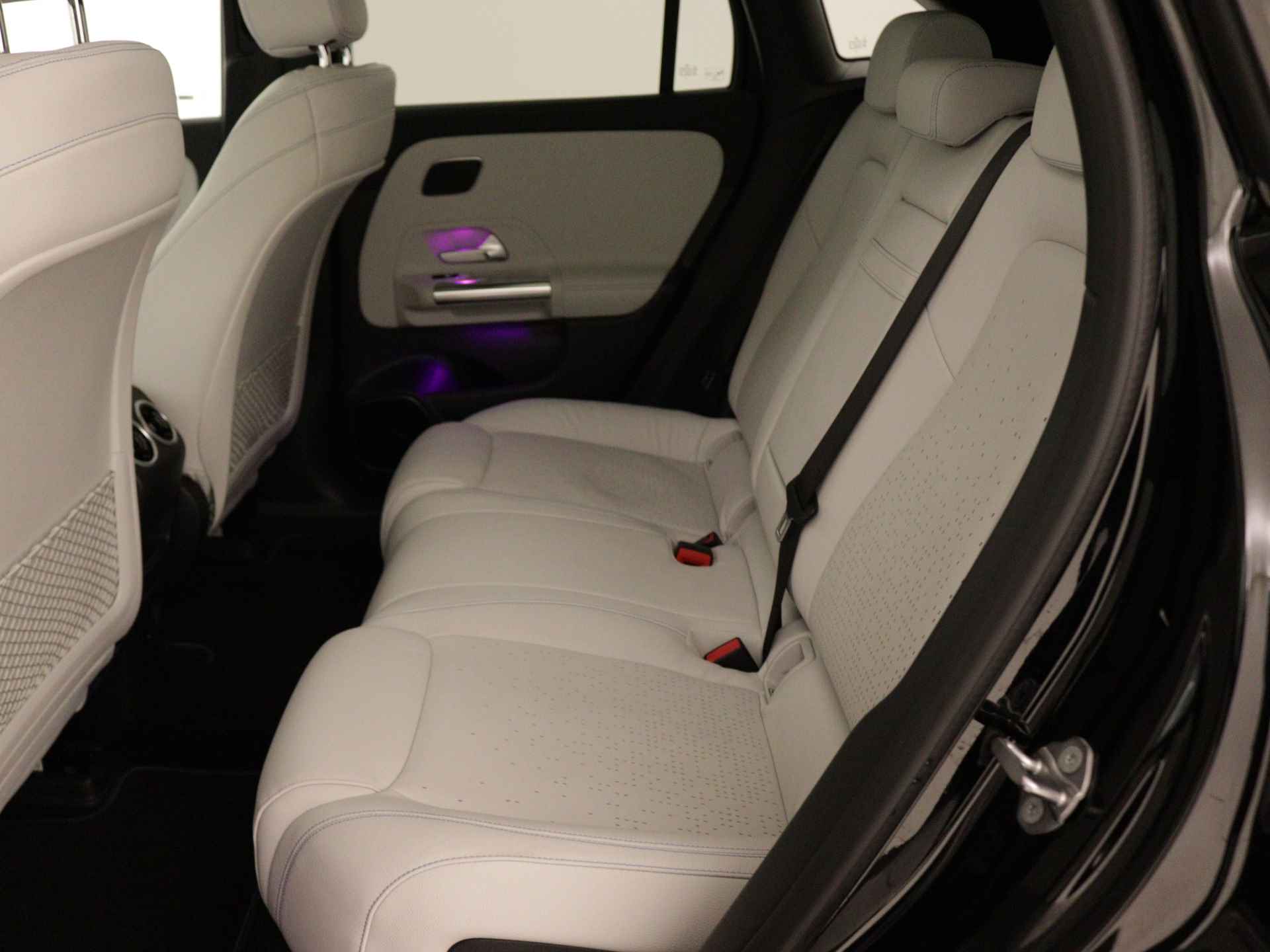 Mercedes-Benz EQA 250 Edition 1 AMG 67 kWh | Panoramadak | 360°-camera | Burmester | Distronic | Elektrische Stoelen | Inclusief 24 maanden MB Certified garantie voor Europa. - 22/44