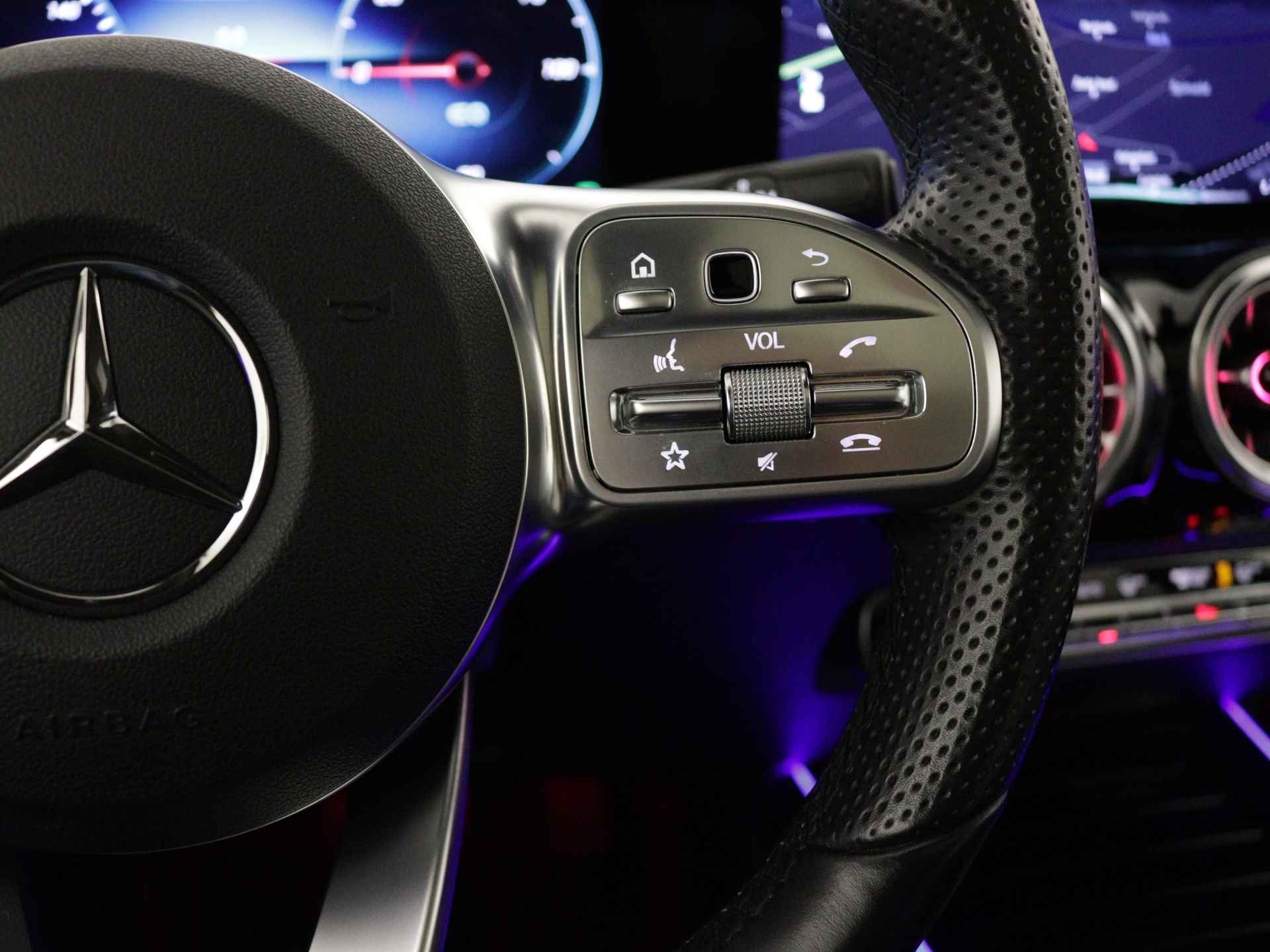 Mercedes-Benz EQA 250 Edition 1 AMG 67 kWh | Panoramadak | 360°-camera | Burmester | Distronic | Elektrische Stoelen | Inclusief 24 maanden MB Certified garantie voor Europa. - 24/44