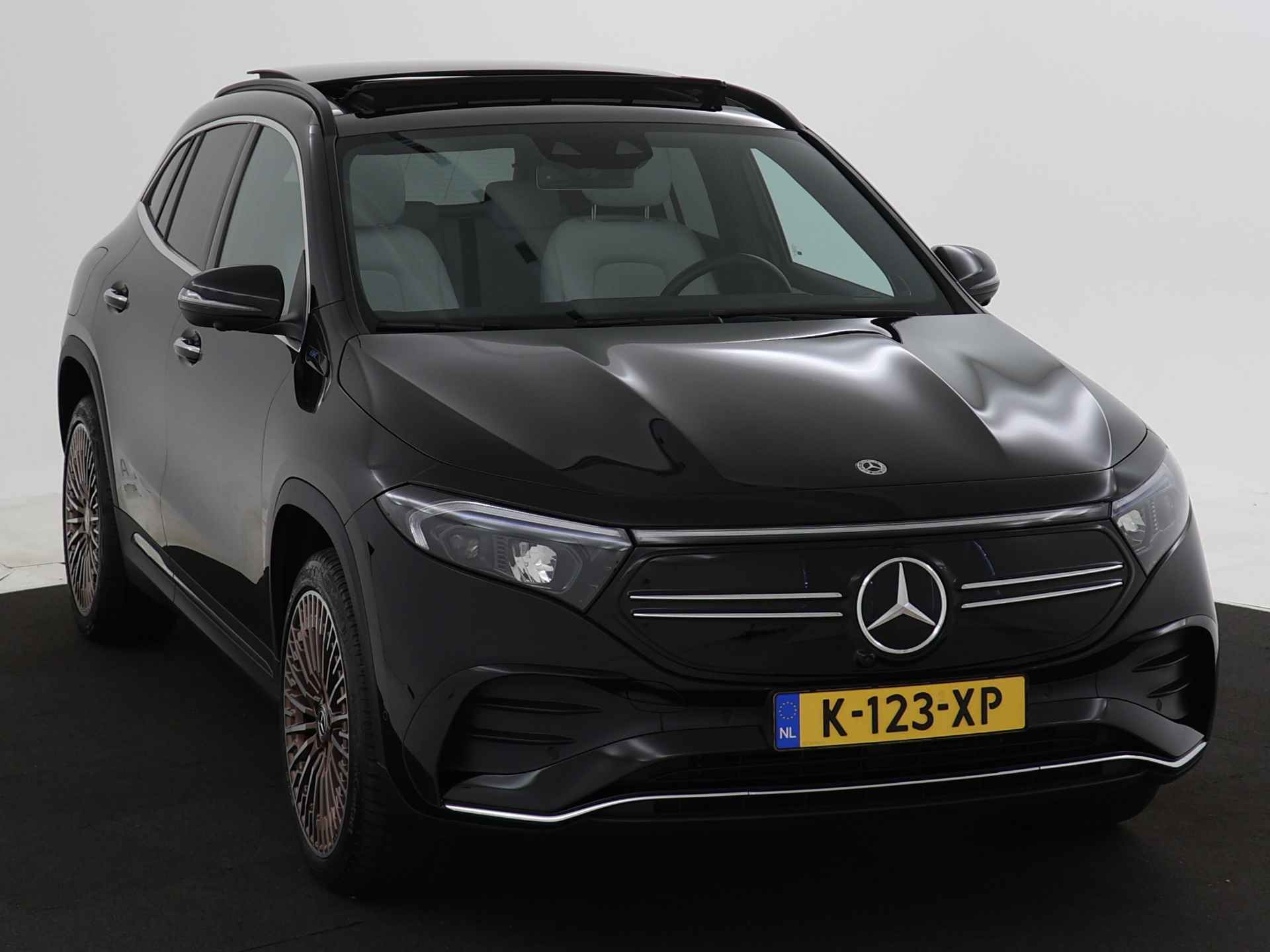 Mercedes-Benz EQA 250 Edition 1 AMG 67 kWh | Panoramadak | 360°-camera | Burmester | Distronic | Elektrische Stoelen | Inclusief 24 maanden MB Certified garantie voor Europa. - 29/44
