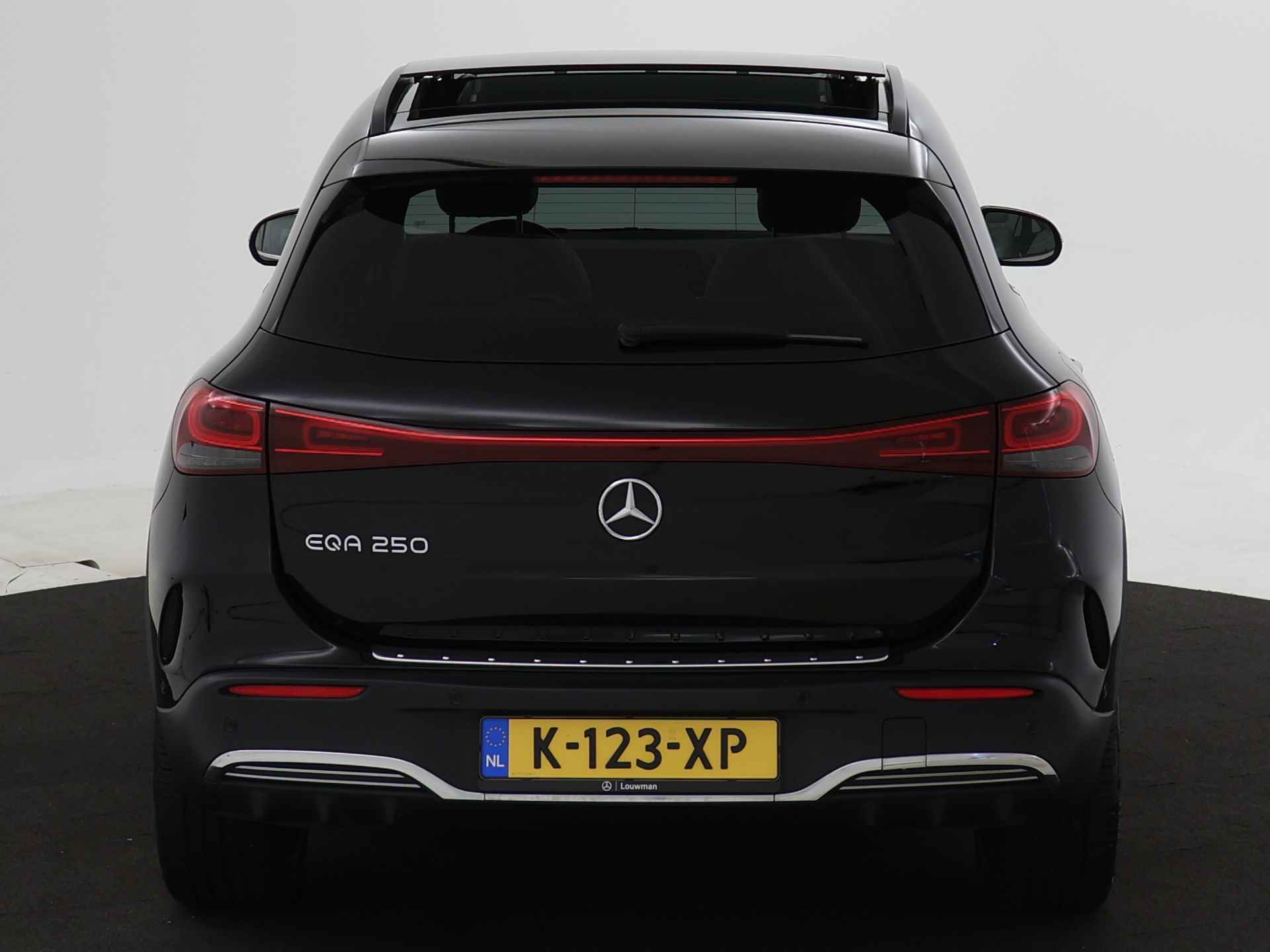 Mercedes-Benz EQA 250 Edition 1 AMG 67 kWh | Panoramadak | 360°-camera | Burmester | Distronic | Elektrische Stoelen | Inclusief 24 maanden MB Certified garantie voor Europa. - 30/44