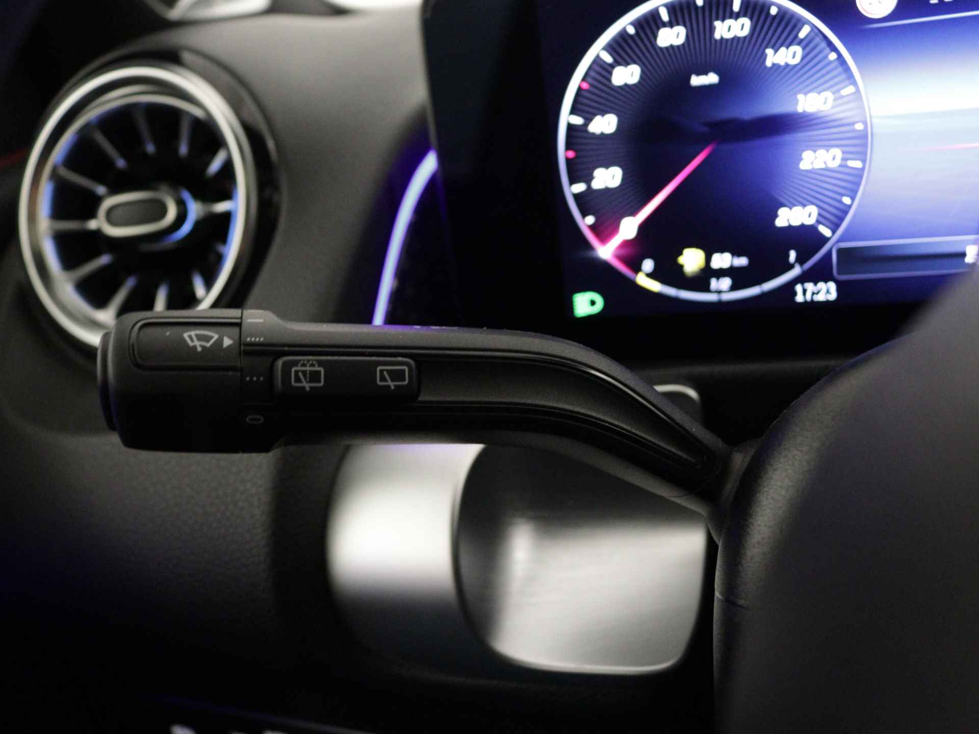 Mercedes-Benz GLB 200 AMG Line | Trekhaak | Nightpakket | Premium Plus pakket | Dodehoekassistent | Parkeerpakket met 360°-camera | Burmester Surround Sound systeem | USB-pakket plus | Keyless-Go comfortpakket | - 6/36