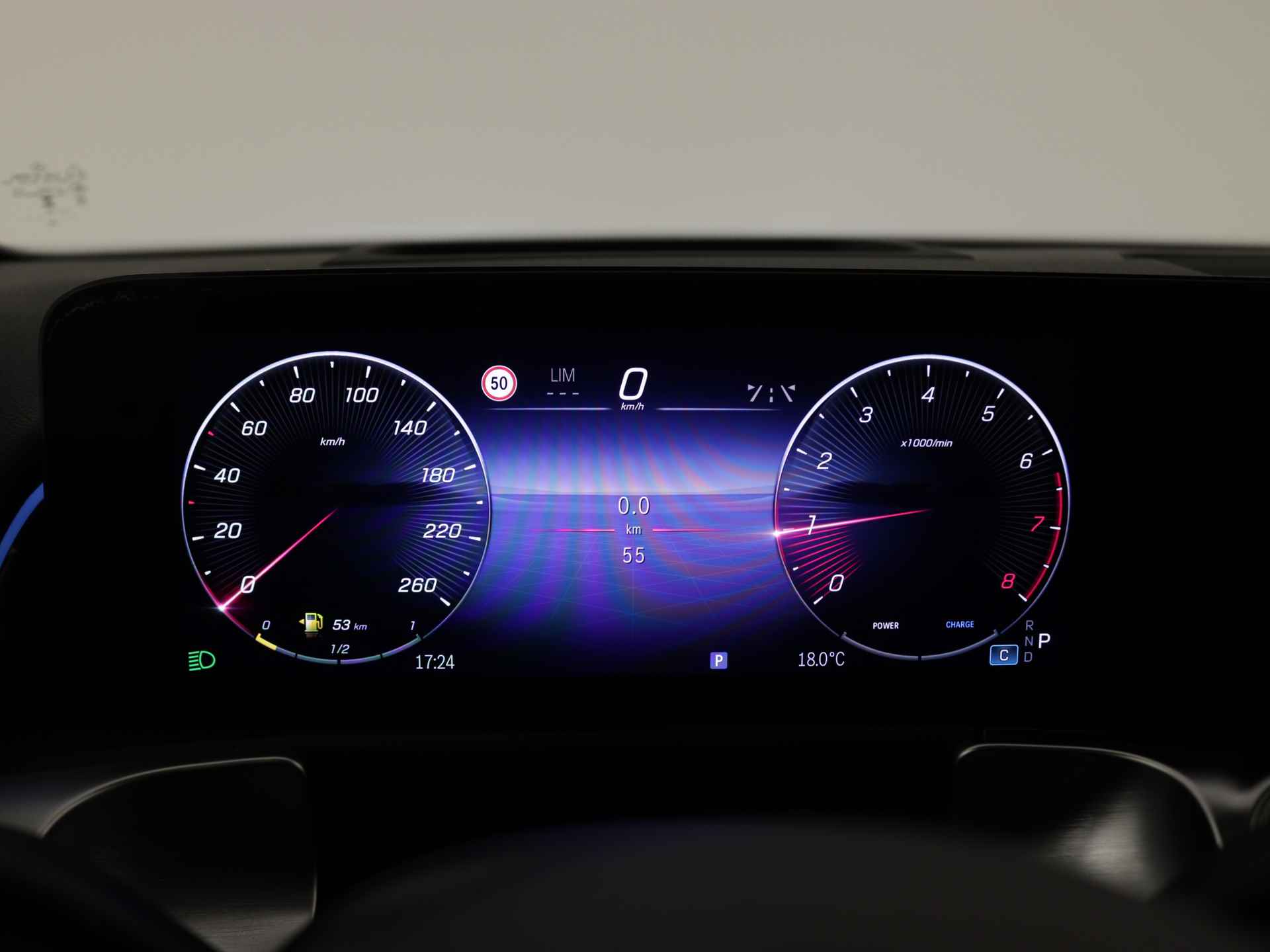 Mercedes-Benz GLB 200 AMG Line | Trekhaak | Nightpakket | Premium Plus pakket | Dodehoekassistent | Parkeerpakket met 360°-camera | Burmester Surround Sound systeem | USB-pakket plus | Keyless-Go comfortpakket | - 8/36