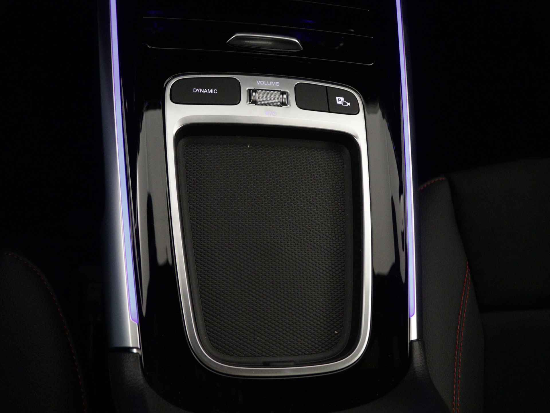 Mercedes-Benz GLB 200 AMG Line | Trekhaak | Nightpakket | Premium Plus pakket | Dodehoekassistent | Parkeerpakket met 360°-camera | Burmester Surround Sound systeem | USB-pakket plus | Keyless-Go comfortpakket | - 9/36