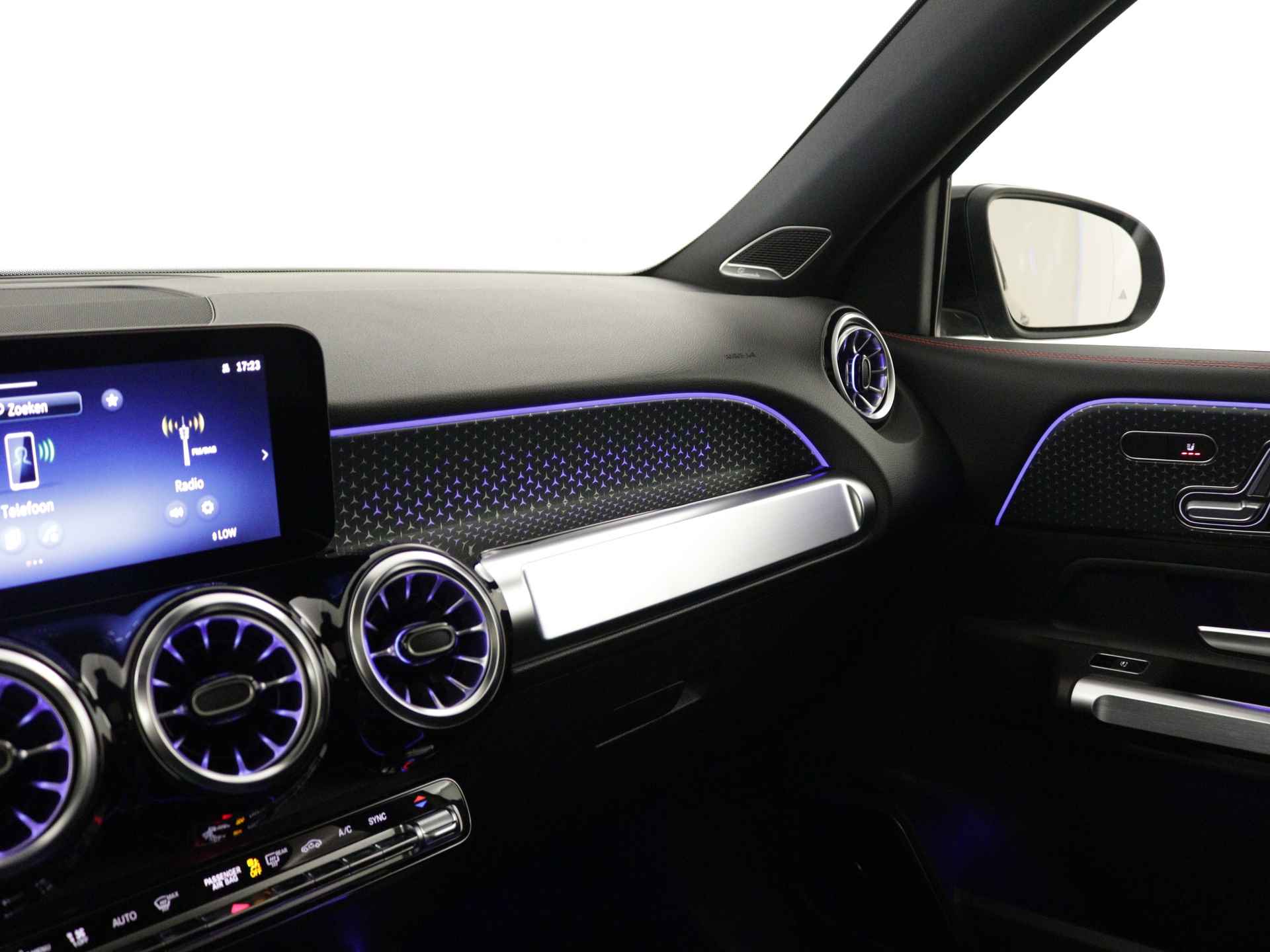 Mercedes-Benz GLB 200 AMG Line | Trekhaak | Nightpakket | Premium Plus pakket | Dodehoekassistent | Parkeerpakket met 360°-camera | Burmester Surround Sound systeem | USB-pakket plus | Keyless-Go comfortpakket | - 20/36