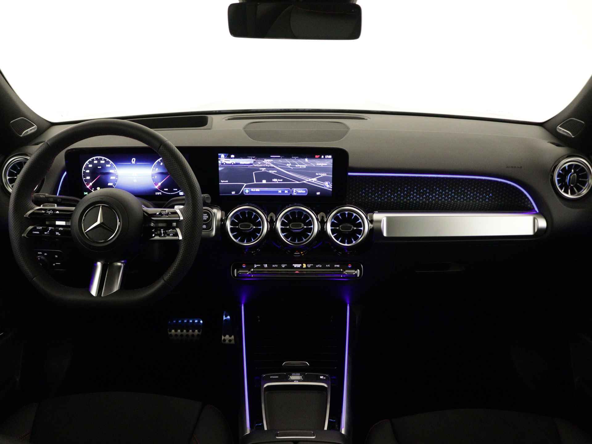 Mercedes-Benz GLB 200 AMG Line | Trekhaak | Nightpakket | Premium Plus pakket | Dodehoekassistent | Parkeerpakket met 360°-camera | Burmester Surround Sound systeem | USB-pakket plus | Keyless-Go comfortpakket | - 25/36