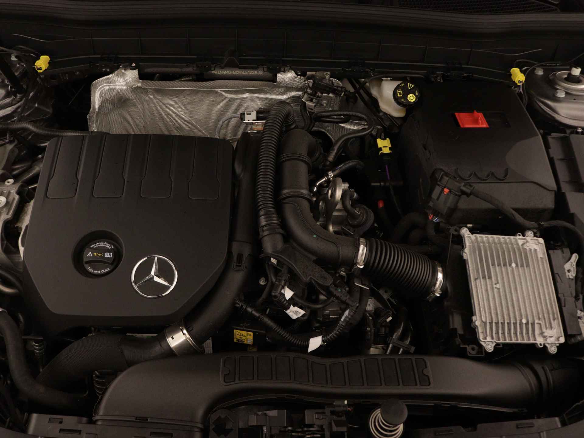 Mercedes-Benz GLB 200 AMG Line | Trekhaak | Nightpakket | Premium Plus pakket | Dodehoekassistent | Parkeerpakket met 360°-camera | Burmester Surround Sound systeem | USB-pakket plus | Keyless-Go comfortpakket | - 36/36