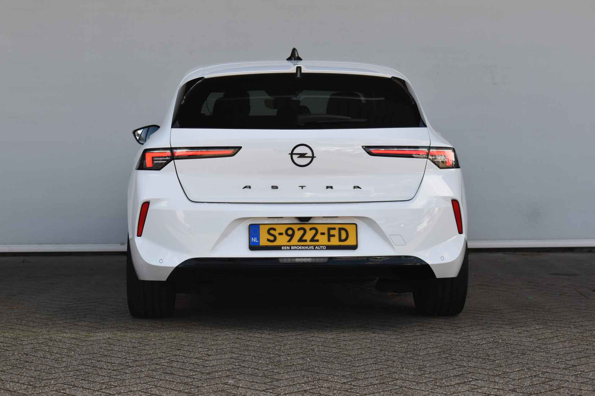 Opel Astra 1.5 CDTI Business Elegance automaat Black Pack I navi | camera | adaptive cruise | AGR | keyless | winterpakket - 6/37