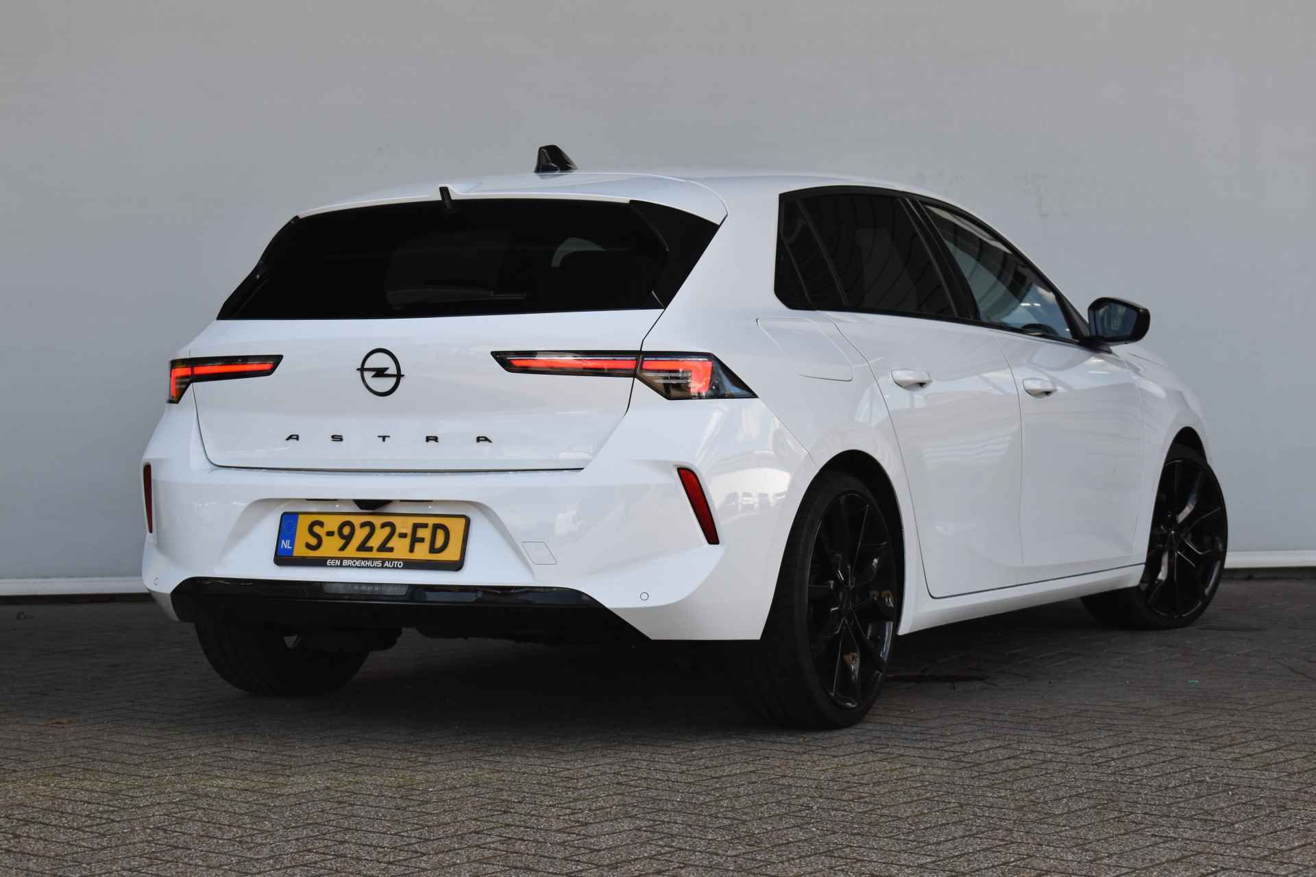 Opel Astra 1.5 CDTI Business Elegance automaat Black Pack I navi | camera | adaptive cruise | AGR | keyless | winterpakket - 7/37