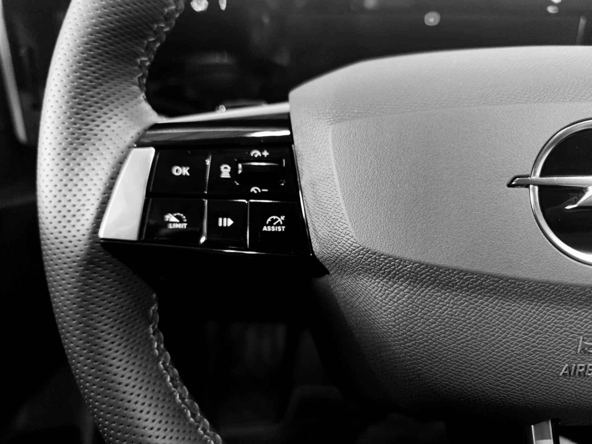 Opel Astra 1.5 CDTI Business Elegance automaat Black Pack I navi | camera | adaptive cruise | AGR | keyless | winterpakket - 31/37