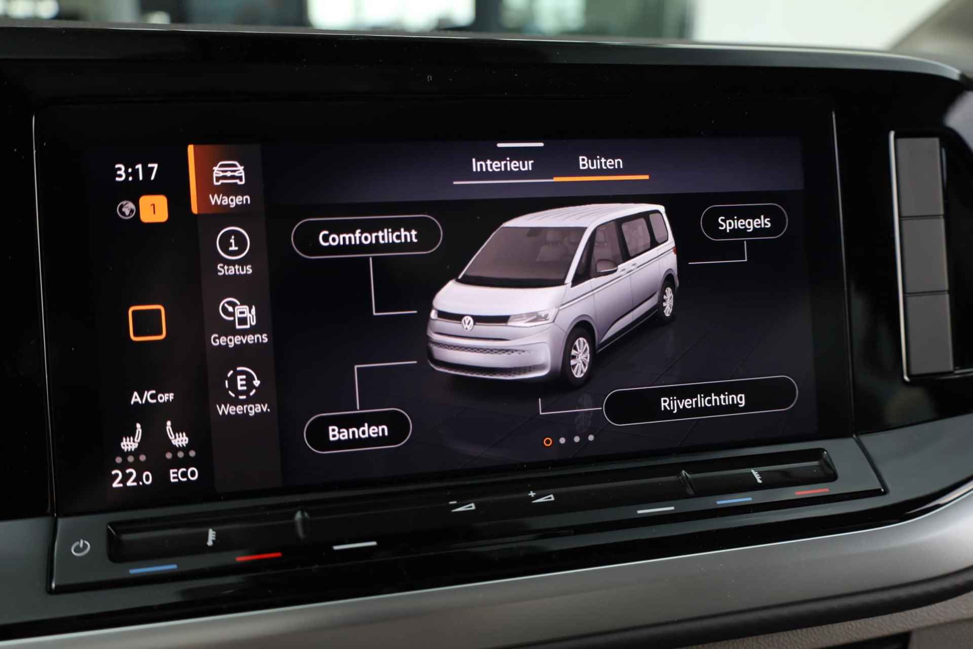 Volkswagen Multivan 1.4 eHybrid L2 Bulli Edition 150PK / 110kW, Panoramadak, verwarmbare voorstoelen met massage- en geheugenfunctie, 3-zone climatronic, full map navigatie, cruise control, draadloos Apple Carplay / Android Auto, alarmsysteem, keyless start & entry, achteruitrijcamera (rear view), parkeersensoren voor en achter (pdc), multifunctioneel lederen stuurwiel, 19" LMV, elektrisch verstel-, verwarm- en inklapbare buitenspiegels (spiegel pakket) - 33/52