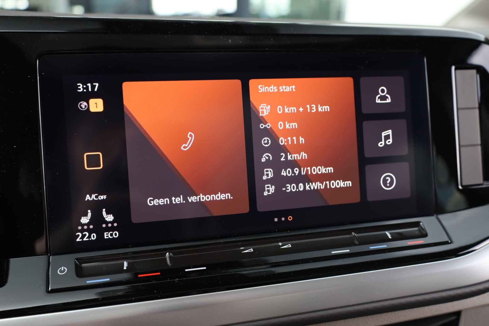 Volkswagen Multivan 1.4 eHybrid L2 Bulli Edition 150PK / 110kW, Panoramadak, verwarmbare voorstoelen met massage- en geheugenfunctie, 3-zone climatronic, full map navigatie, cruise control, draadloos Apple Carplay / Android Auto, alarmsysteem, keyless start & entry, achteruitrijcamera (rear view), parkeersensoren voor en achter (pdc), multifunctioneel lederen stuurwiel, 19" LMV, elektrisch verstel-, verwarm- en inklapbare buitenspiegels (spiegel pakket) - 36/52