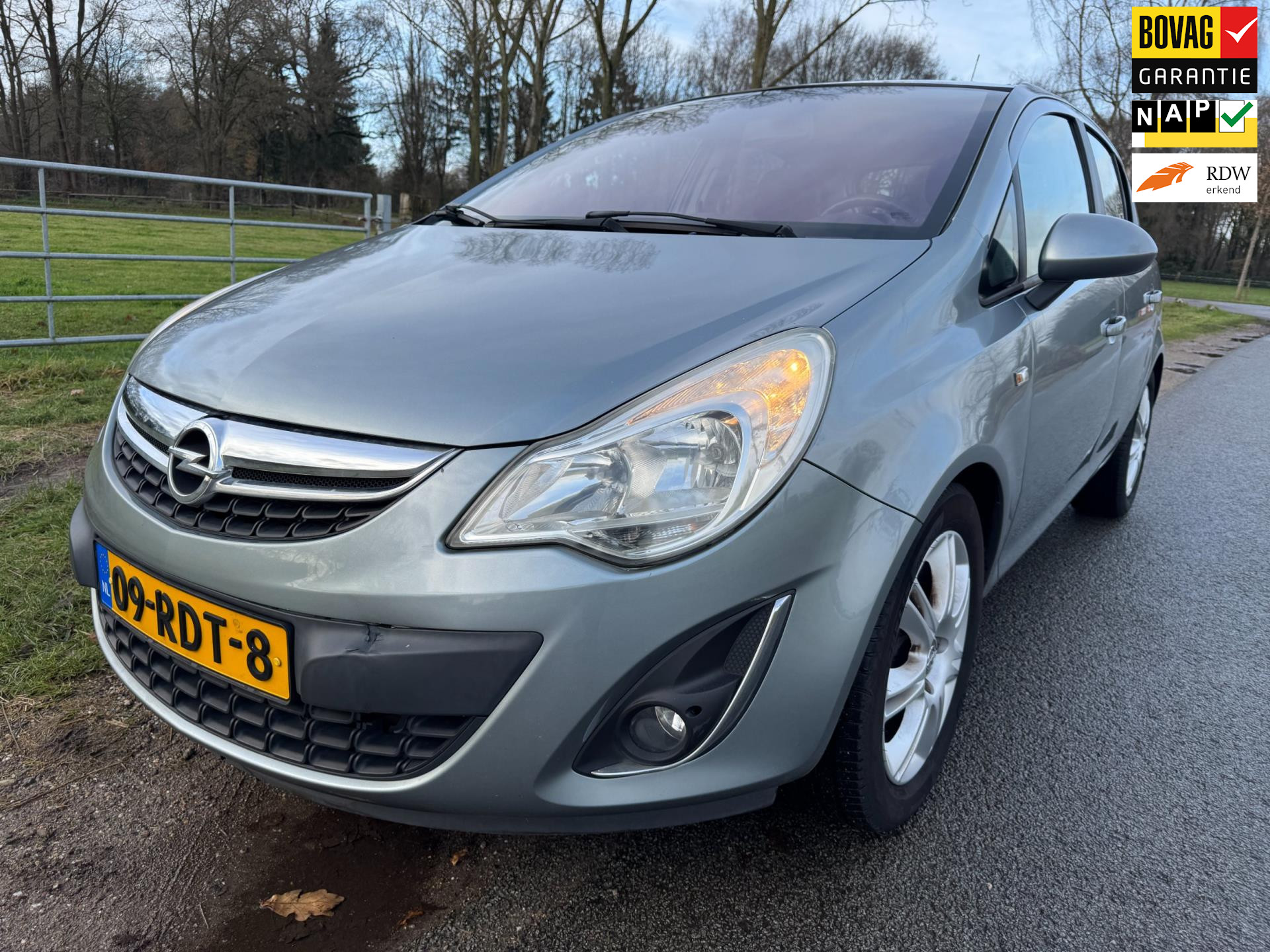 Opel Corsa 1.4-16V Cosmo 101PK met open dakje en stoelverwarming