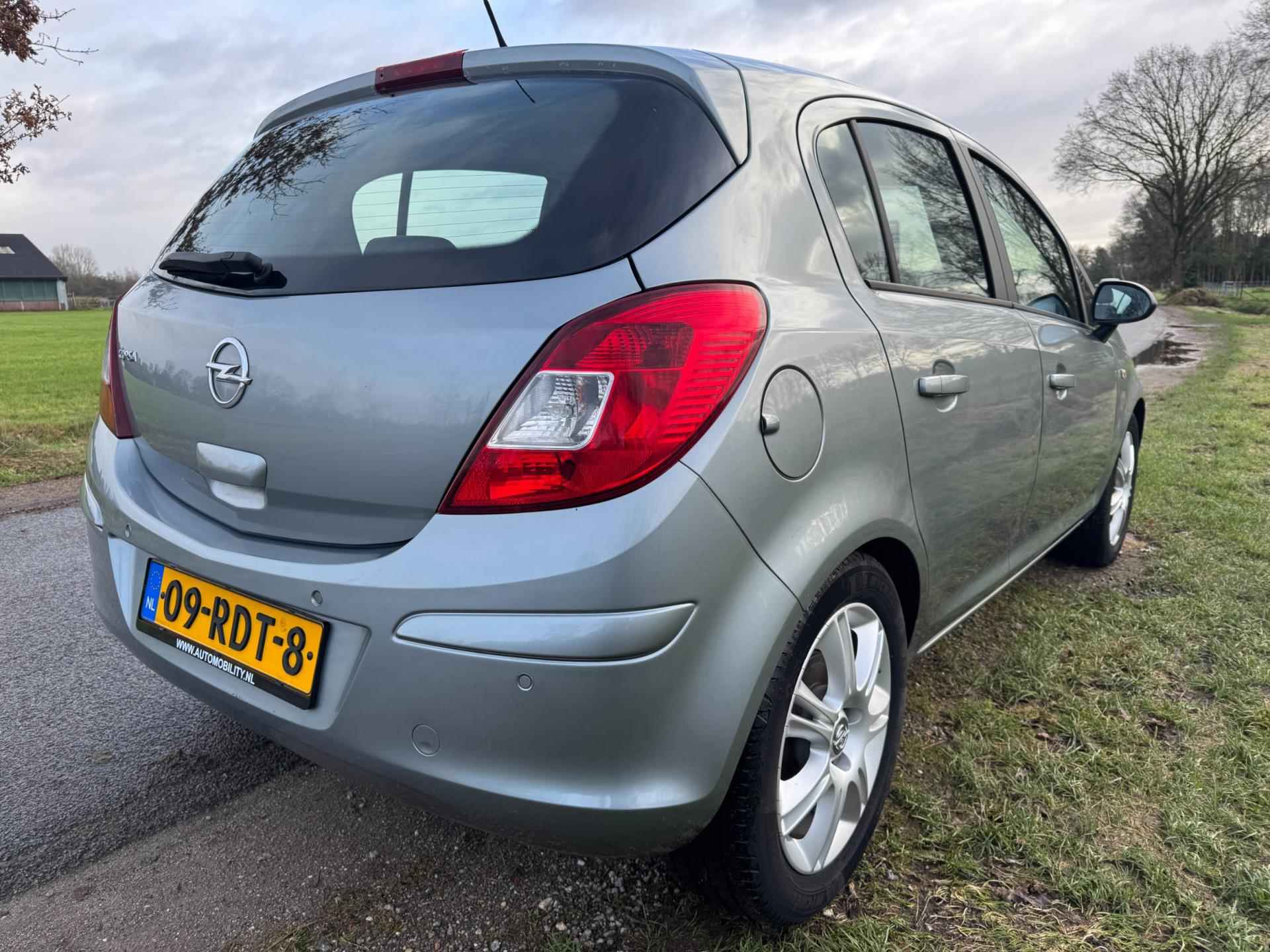 Opel Corsa 1.4-16V Cosmo 101PK met open dakje en stoelverwarming - 2/29