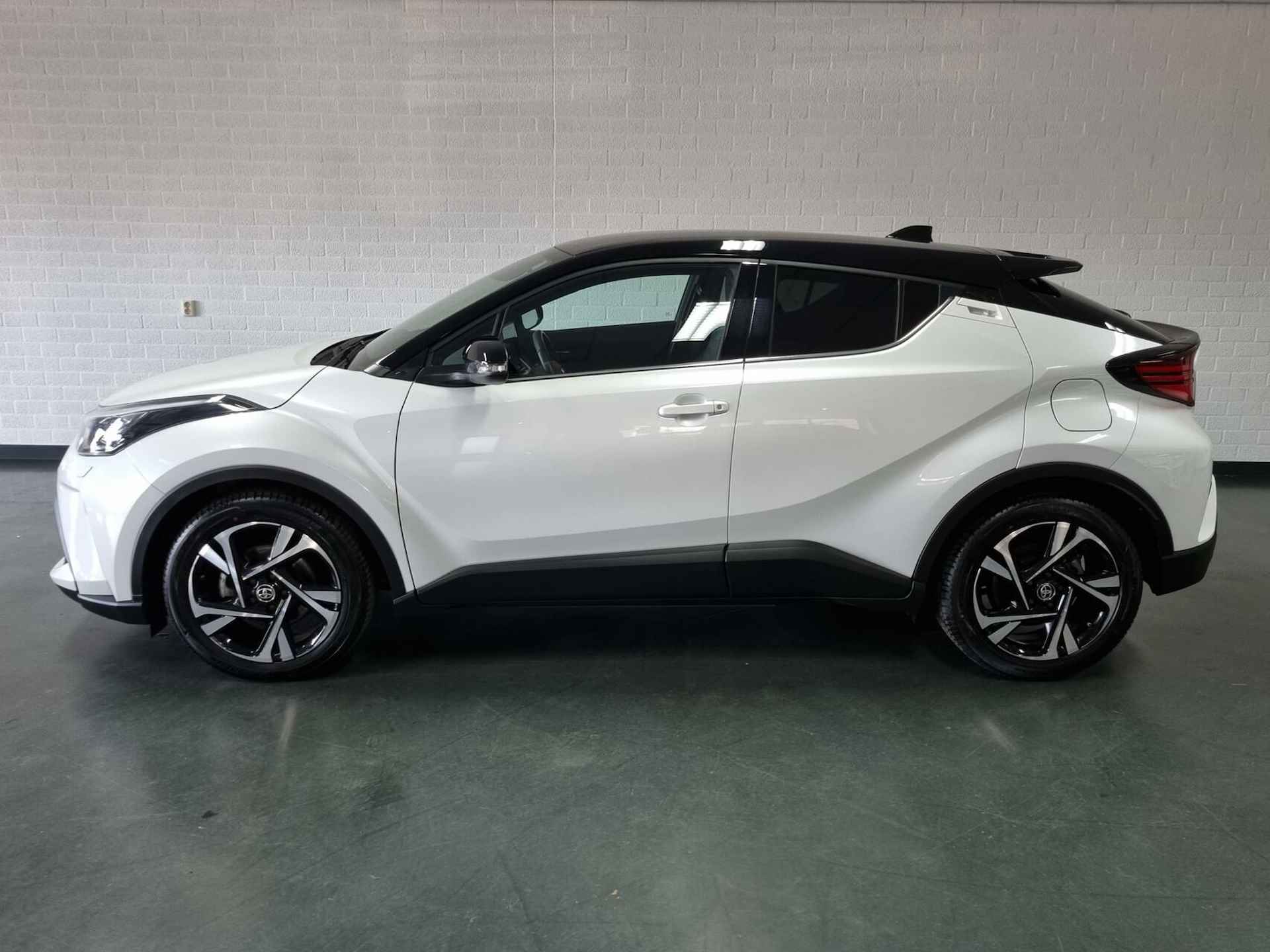 Toyota C-HR 2.0 Hybrid Bi-Tone / Premium Pack / Afn. Trekhaak - 4/73