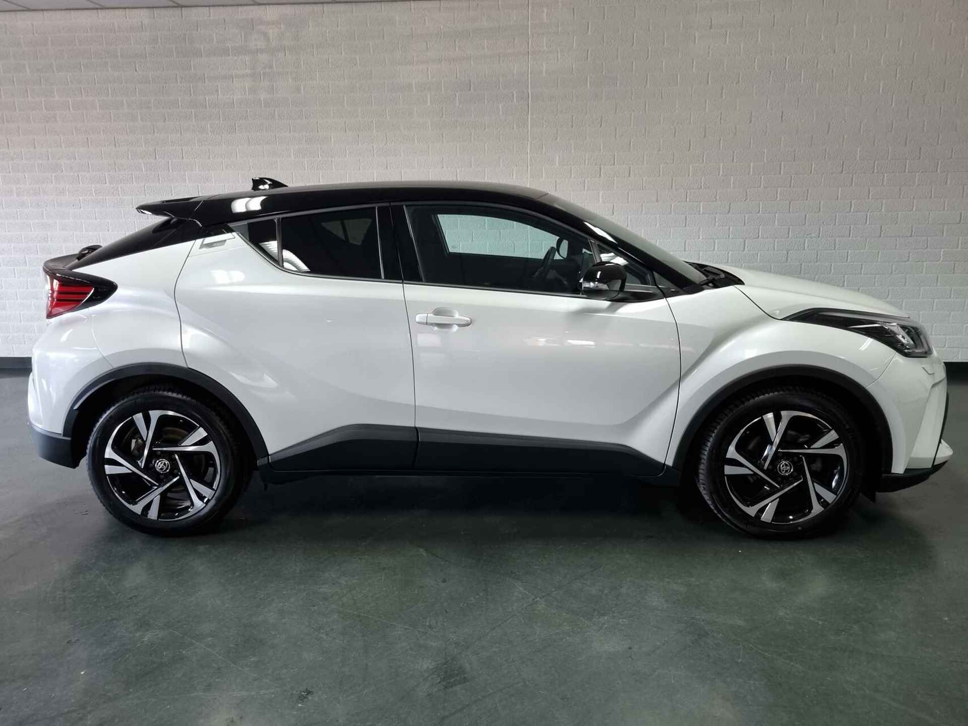 Toyota C-HR 2.0 Hybrid Bi-Tone / Premium Pack / Afn. Trekhaak - 6/73