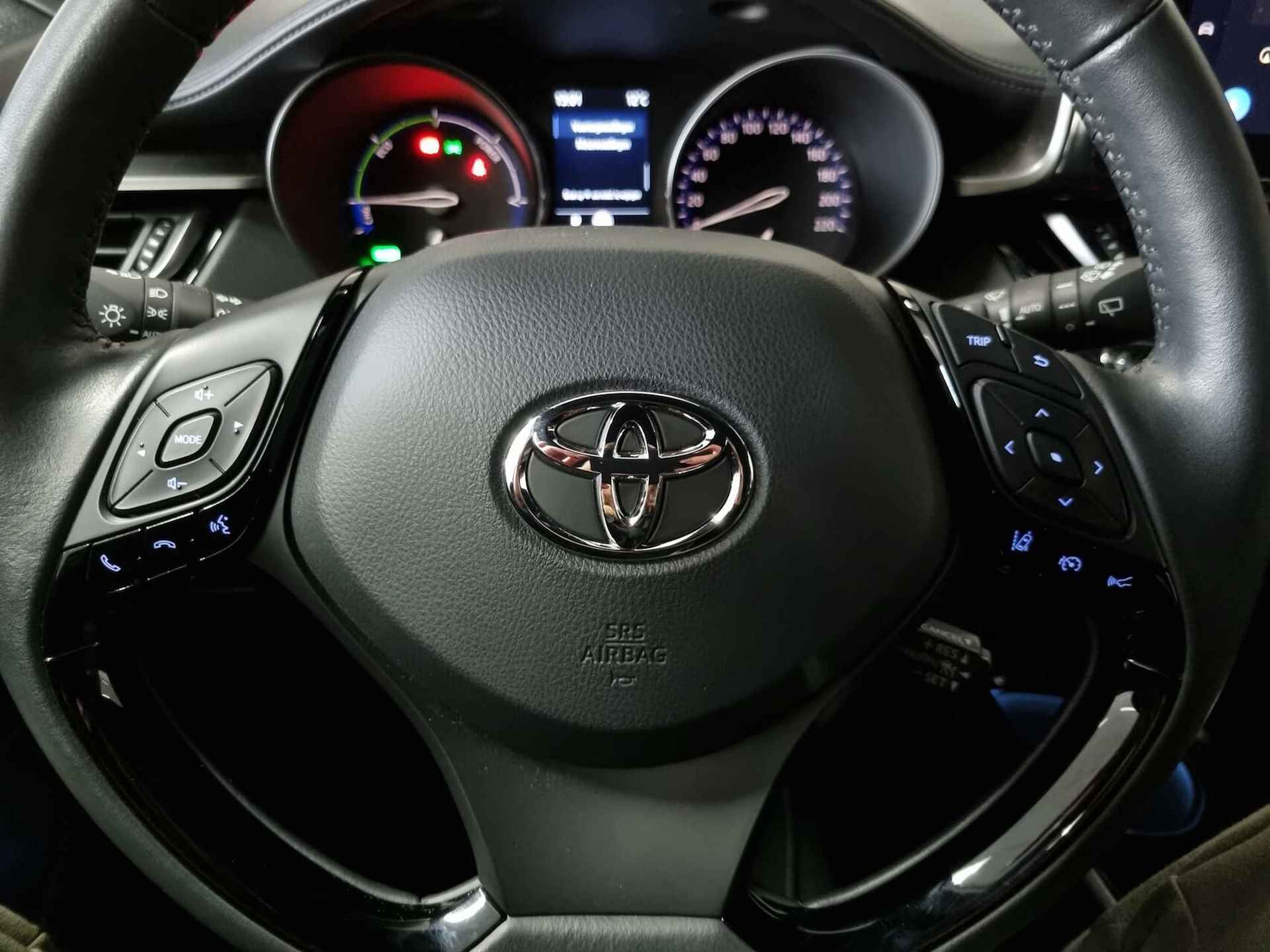 Toyota C-HR 2.0 Hybrid Bi-Tone / Premium Pack / Afn. Trekhaak - 33/73