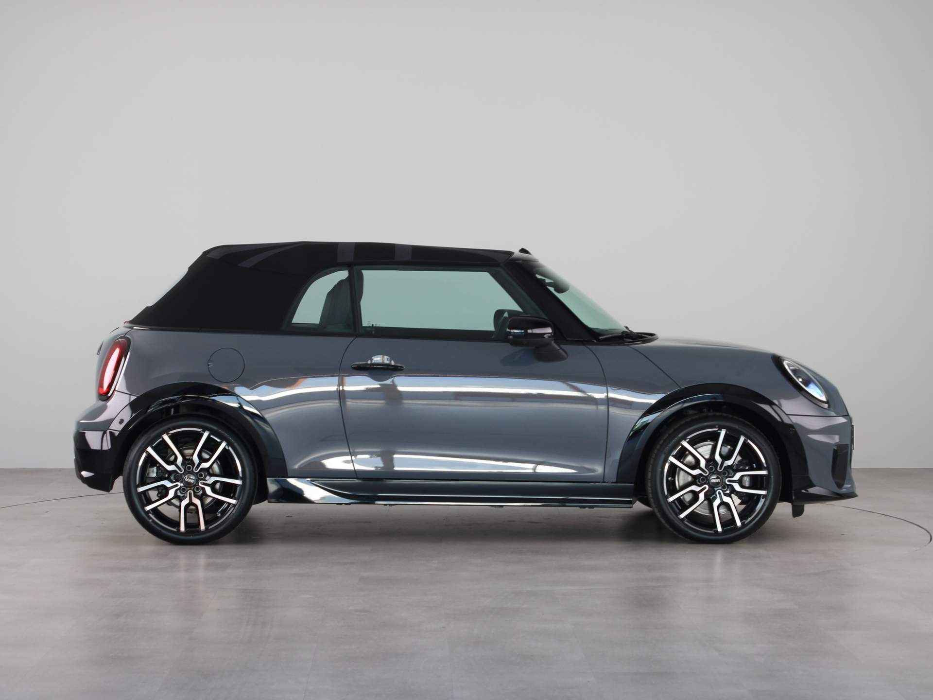 MINI Cooper Cabrio S John Cooper Works Pakket XL PRIVATE LEASE EUR 915,- (48 mnd/10.000 km) - 13/34