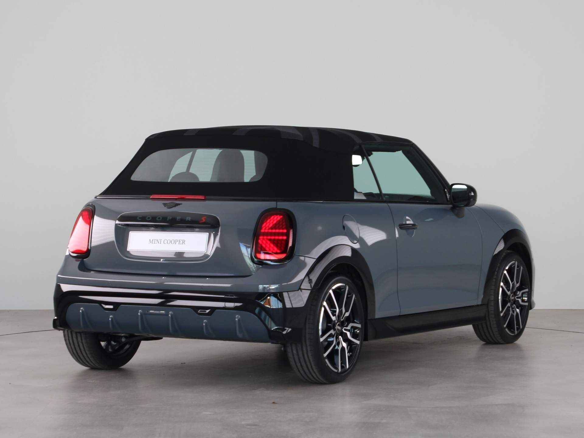 MINI Cooper Cabrio S John Cooper Works Pakket XL PRIVATE LEASE EUR 915,- (48 mnd/10.000 km) - 16/34