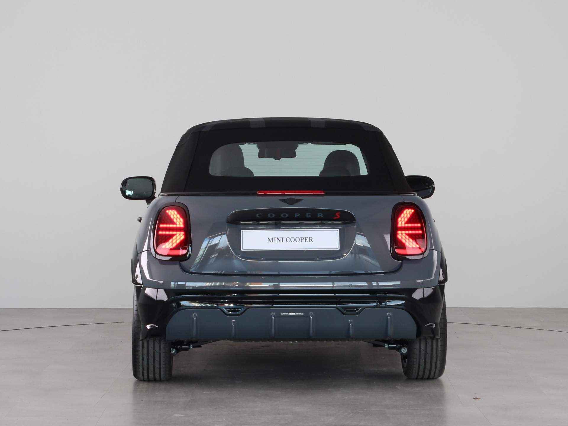 MINI Cooper Cabrio S John Cooper Works Pakket XL PRIVATE LEASE EUR 915,- (48 mnd/10.000 km) - 19/34