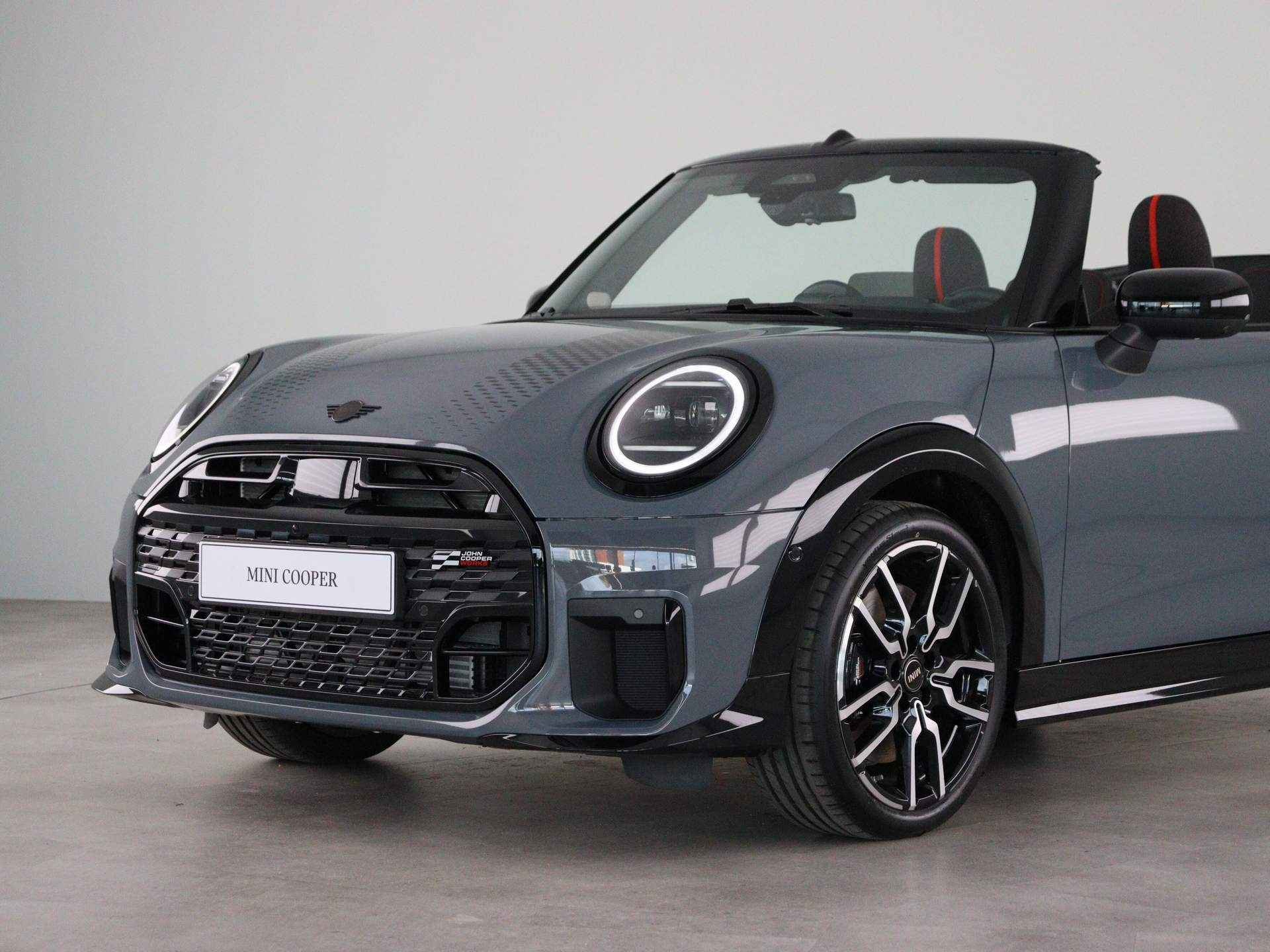 MINI Cooper Cabrio S John Cooper Works Pakket XL PRIVATE LEASE EUR 915,- (48 mnd/10.000 km) - 30/34