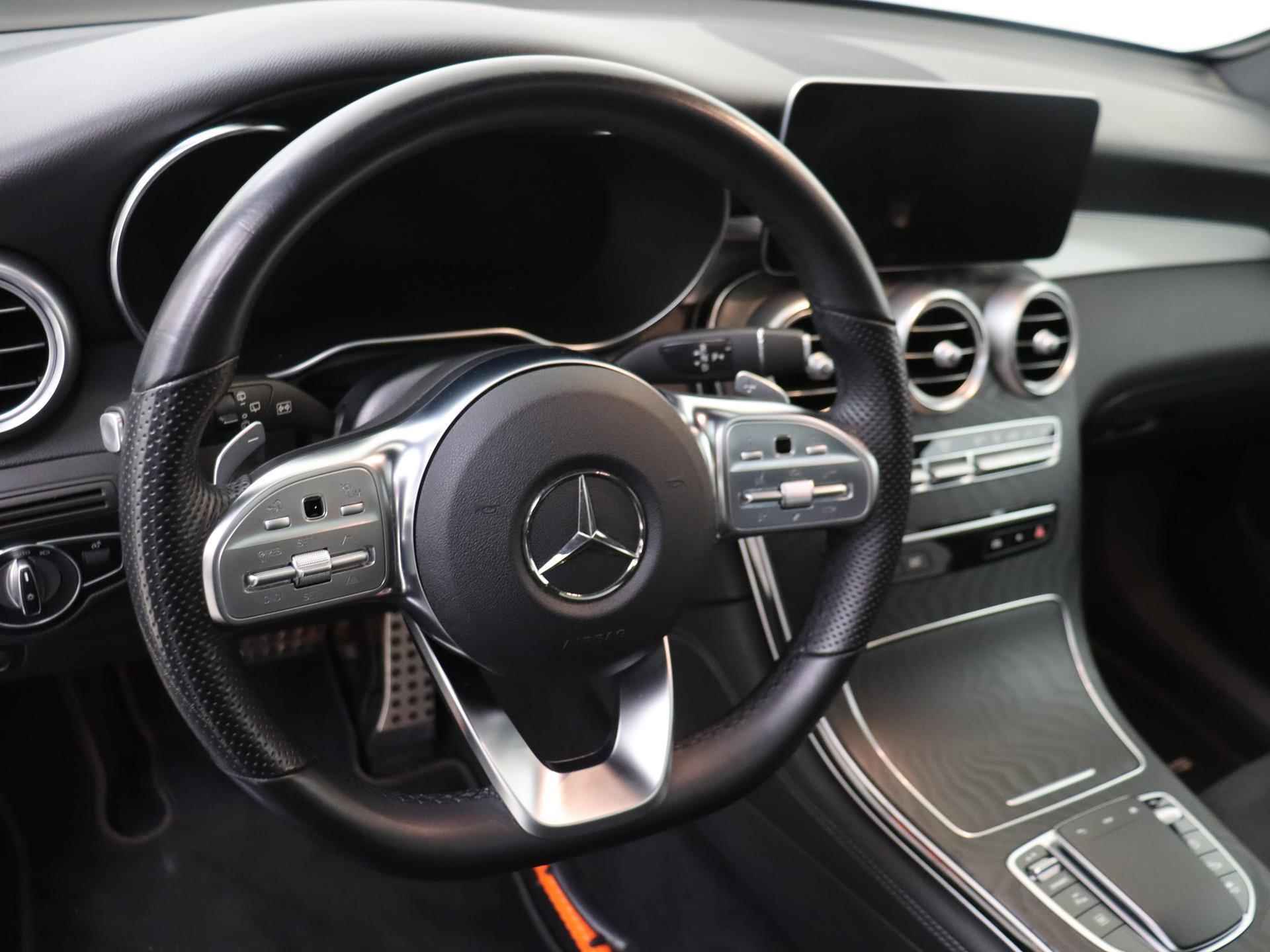 Mercedes-Benz GLC-klasse 300e 4MATIC Premium / Stoelverwarming / Achteruitrijcamera / Burmester / Panaroma-schuifdak / - 4/36