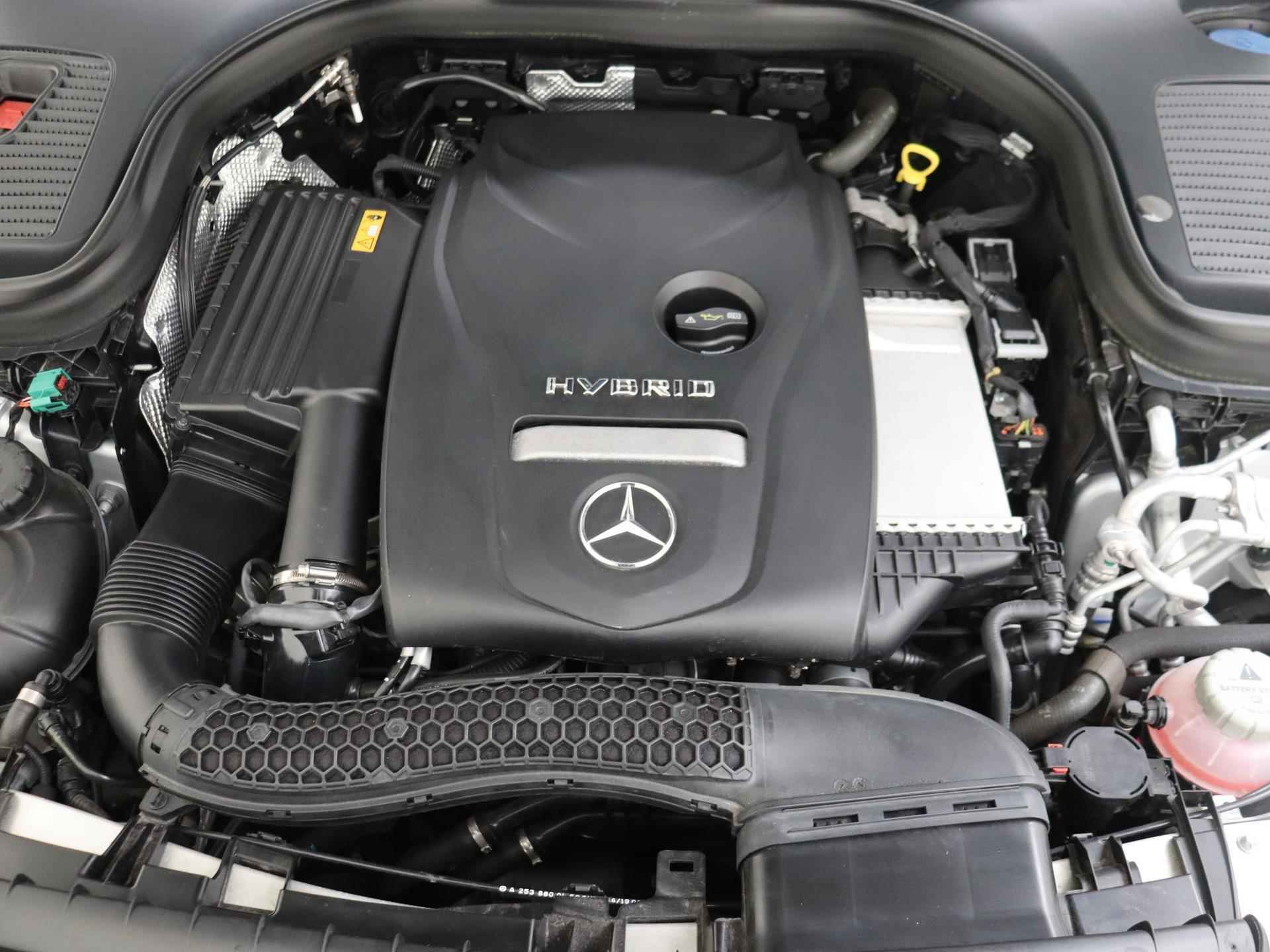Mercedes-Benz GLC-klasse 300e 4MATIC Premium / Stoelverwarming / Achteruitrijcamera / Burmester / Panaroma-schuifdak / - 11/36