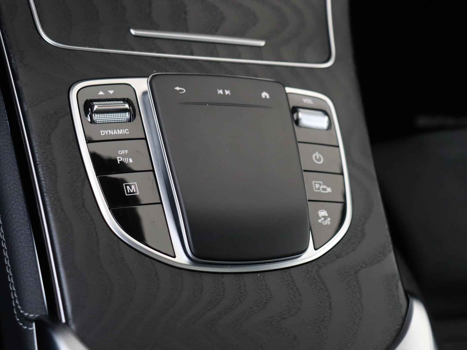 Mercedes-Benz GLC-klasse 300e 4MATIC Premium / Stoelverwarming / Achteruitrijcamera / Burmester / Panaroma-schuifdak / - 23/36