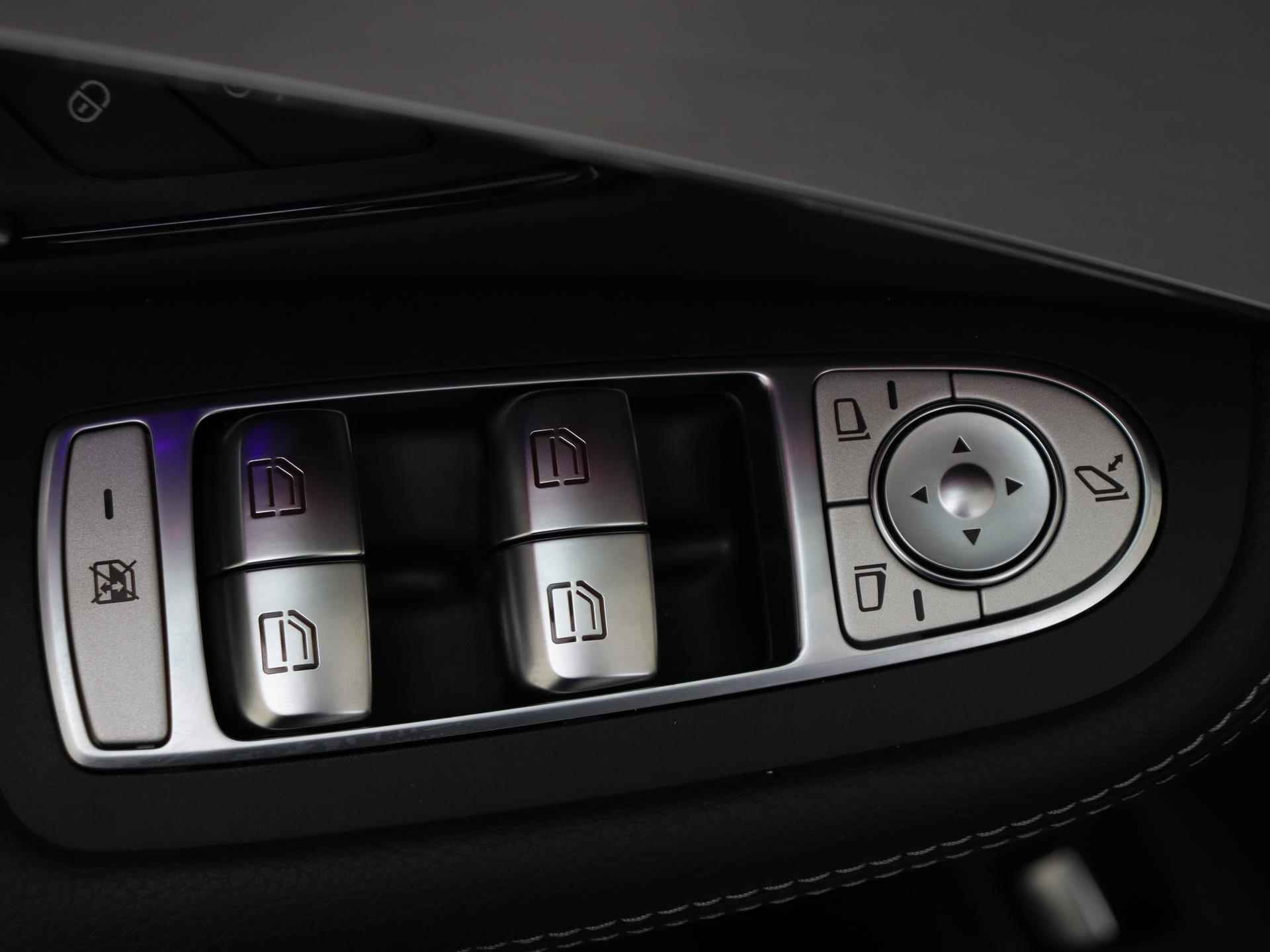 Mercedes-Benz GLC-klasse 300e 4MATIC Premium / Stoelverwarming / Achteruitrijcamera / Burmester / Panaroma-schuifdak / - 29/36