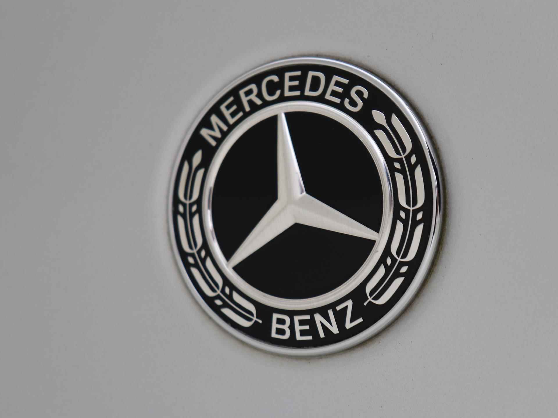 Mercedes-Benz GLC-klasse 300e 4MATIC Premium / Stoelverwarming / Achteruitrijcamera / Burmester / Panaroma-schuifdak / - 32/36