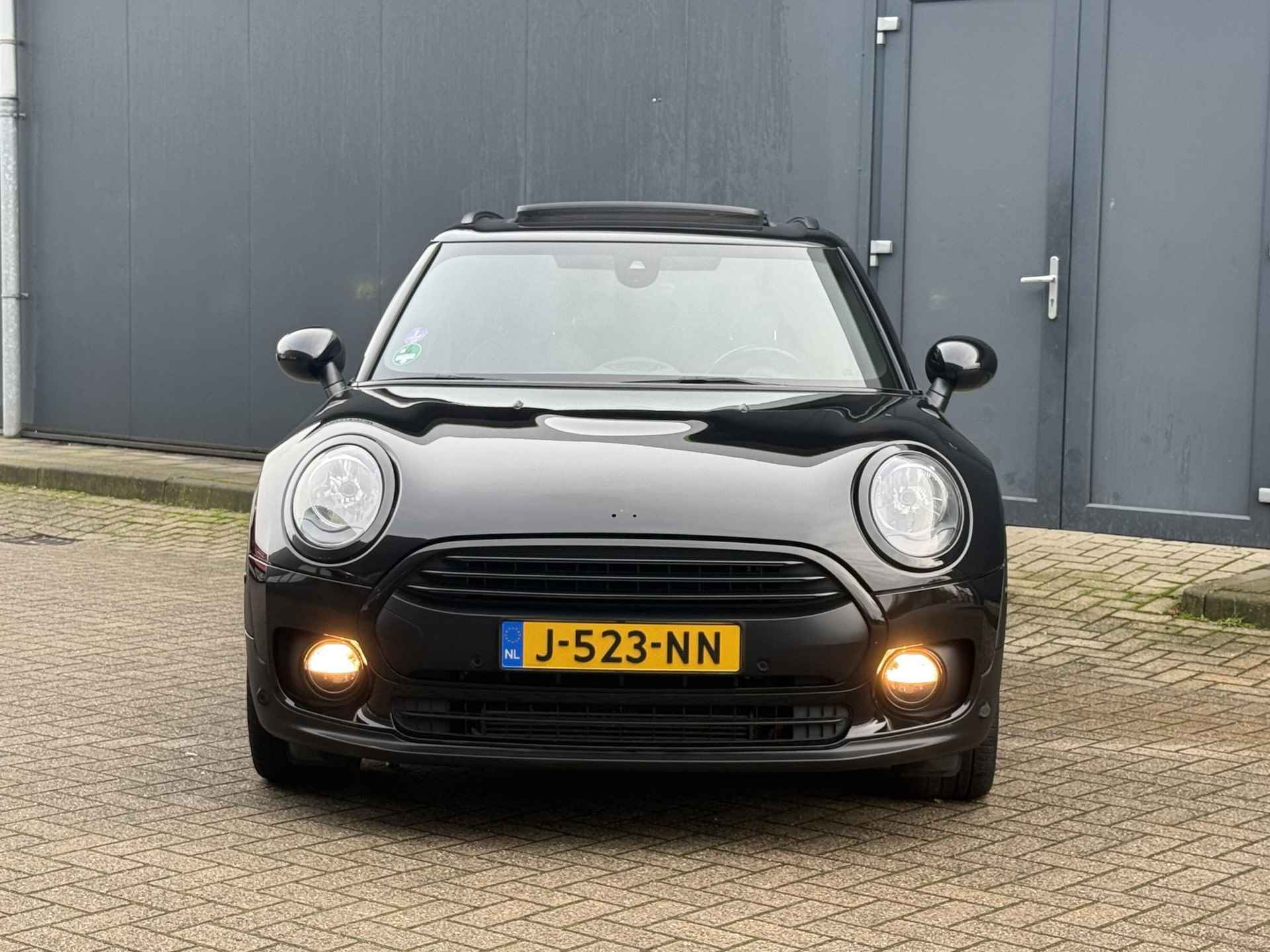 Mini Mini Clubman 1.5 One Chili Serious Business /Panoramadak / Cruise Control / Stoelverwarming / Navigatie / All Season banden / Parkeer sensoren voor en achter - 30/32