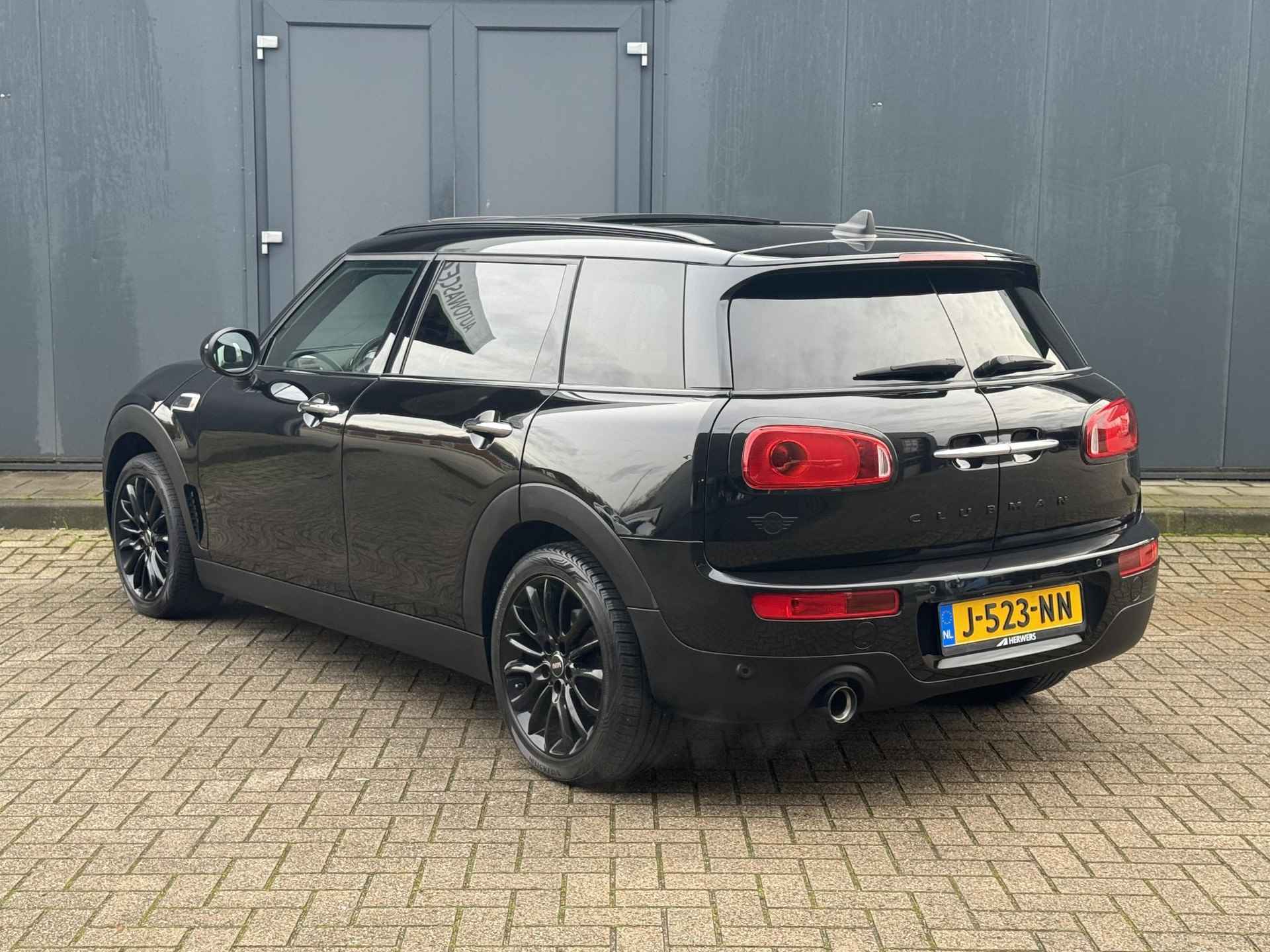 Mini Mini Clubman 1.5 One Chili Serious Business /Panoramadak / Cruise Control / Stoelverwarming / Navigatie / All Season banden / Parkeer sensoren voor en achter - 16/32