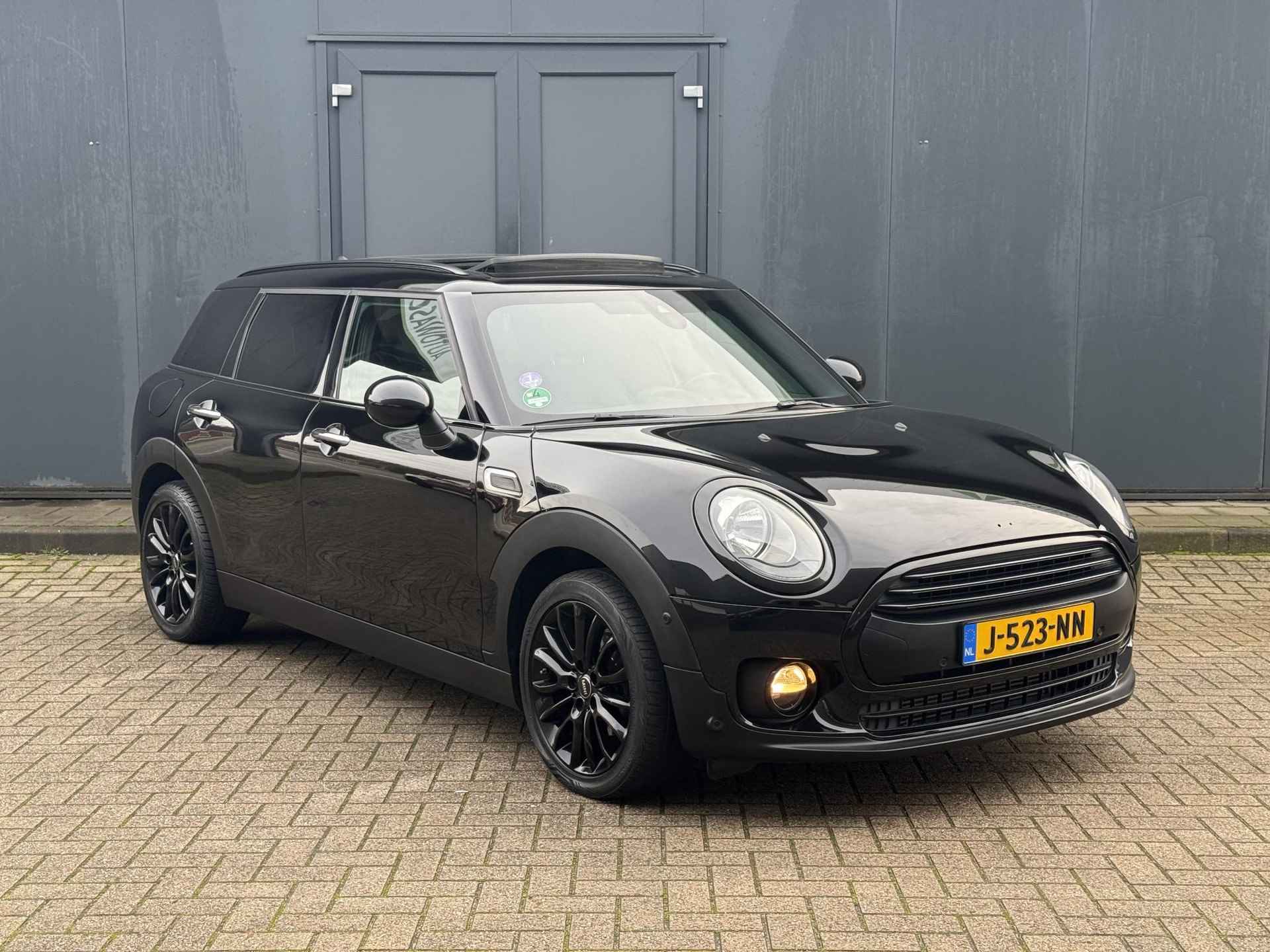 Mini Mini Clubman 1.5 One Chili Serious Business /Panoramadak / Cruise Control / Stoelverwarming / Navigatie / All Season banden / Parkeer sensoren voor en achter - 18/32