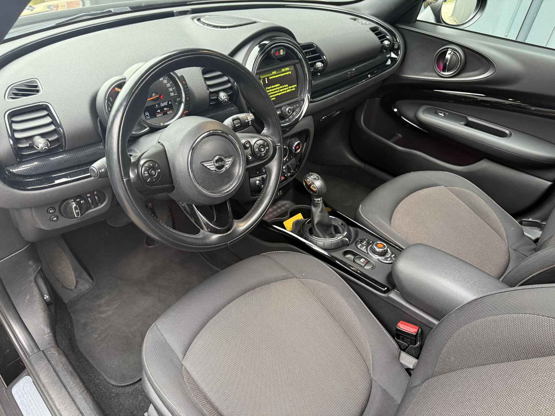 Mini Mini Clubman 1.5 One Chili Serious Business /Panoramadak / Cruise Control / Stoelverwarming / Navigatie / All Season banden / Parkeer sensoren voor en achter - 19/32