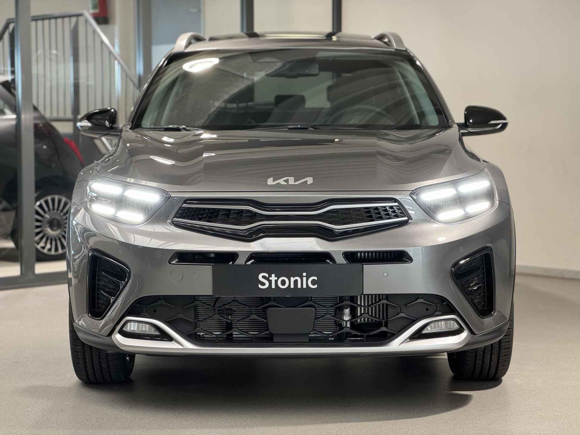 Kia Stonic 1.0 T-GDi MHEV GT-PlusLine | Automaat | Nu te bestellen! | Niet op voorraad | Adaptive cruise | Schuif/kanteldak | Dodehoek detectie | Sensoren voor en achter - 2/35