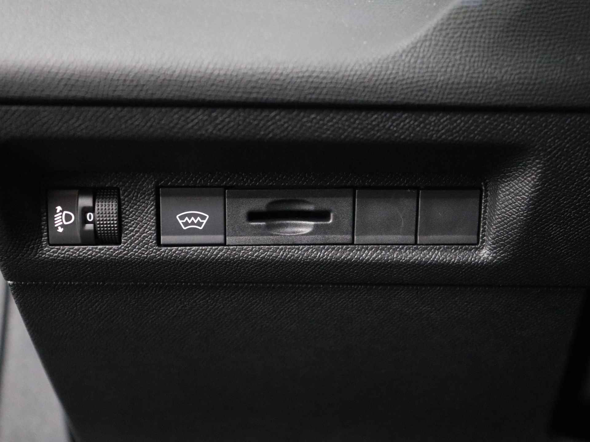 Peugeot 408 1.2 PureTech Allure Pack 130 EAT8 | Navigatie | Parkeersensoren V+A | Camera | Navigatie | - 28/38