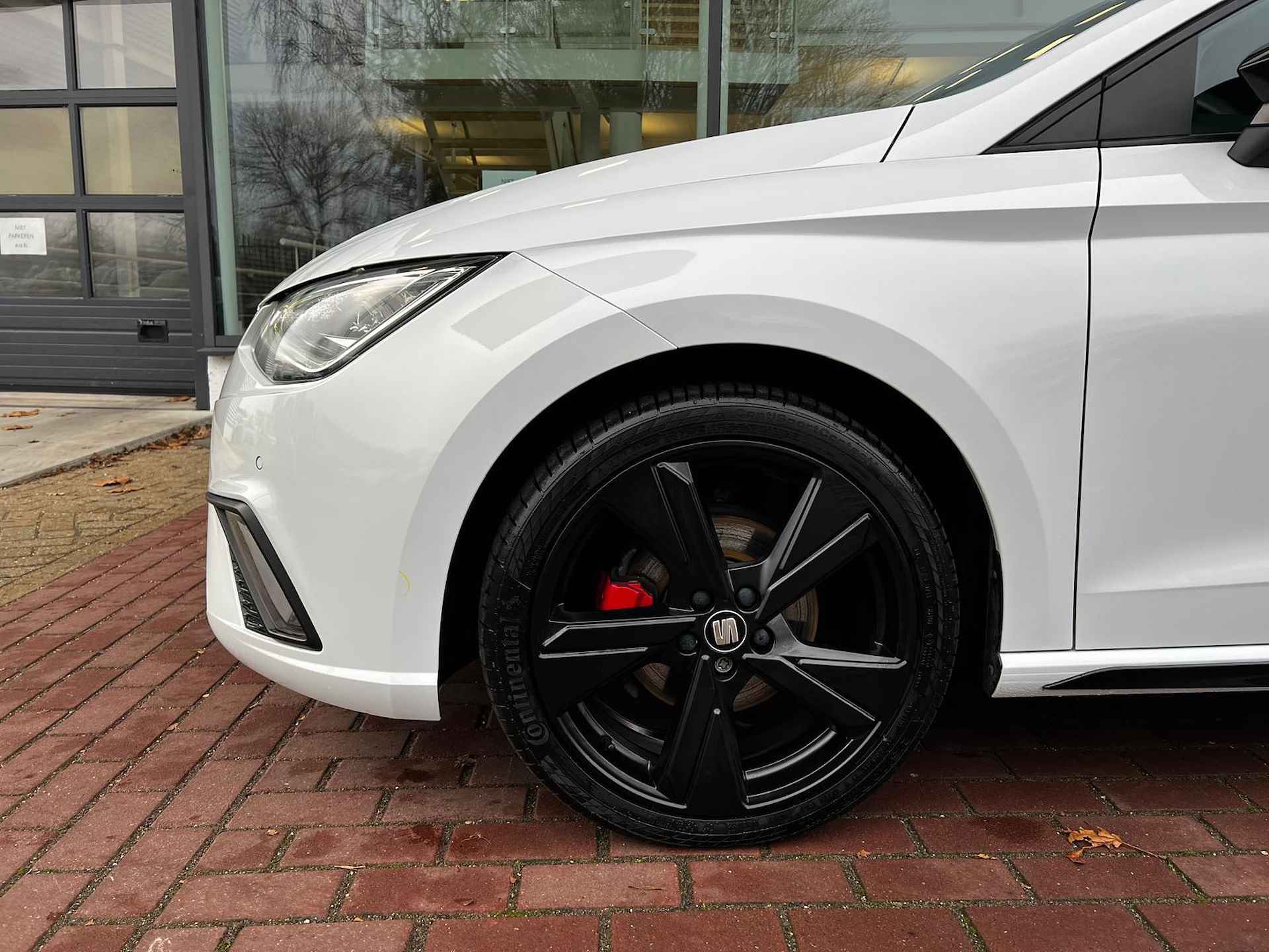 SEAT Ibiza 1.0 TSI 116pk FR / Black Edition / 18 Inch / Virtual Cockpit / Panorama dak / Alcantara - 16/24