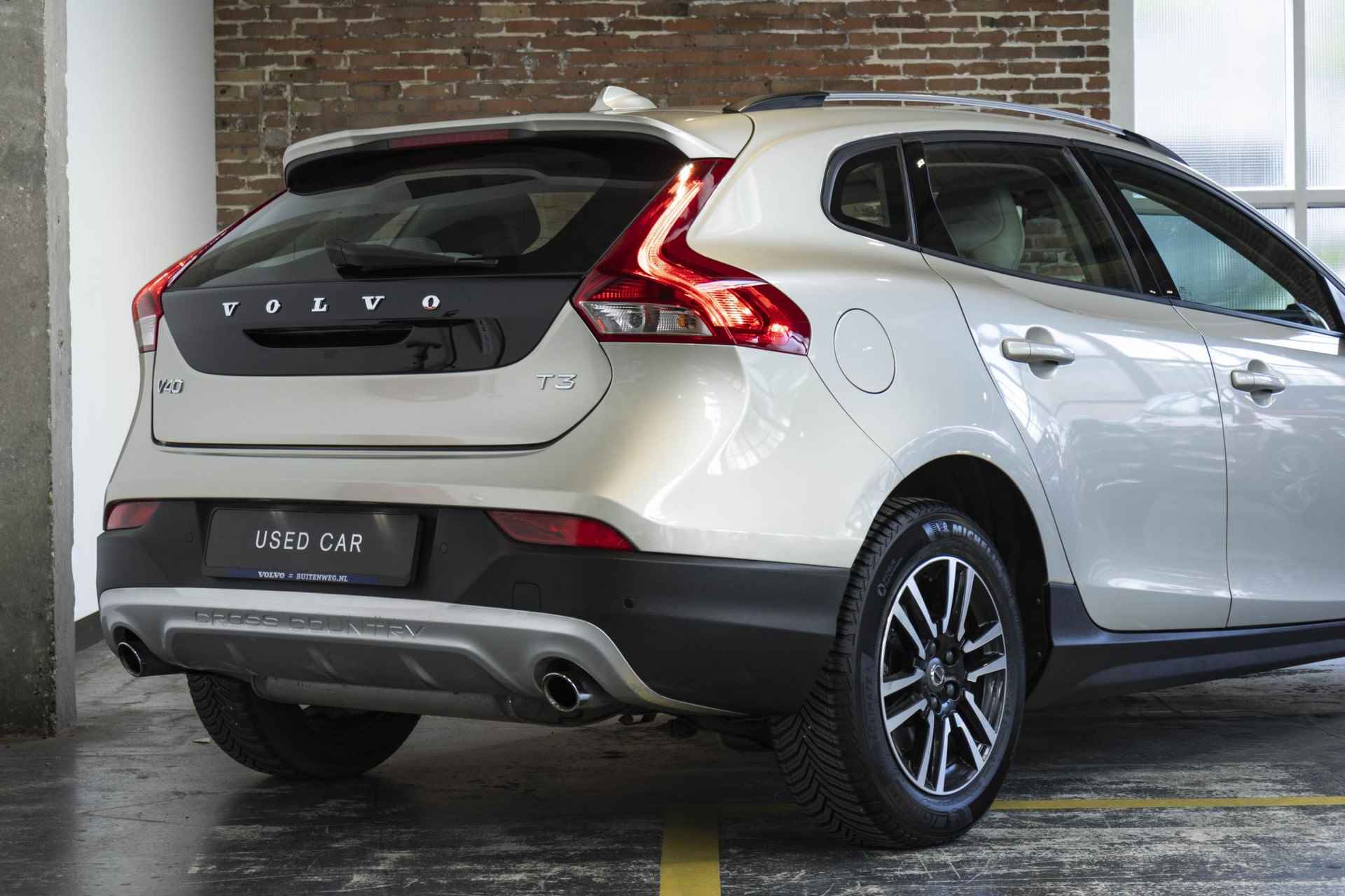 Volvo V40 Cross Country T3 Automaat Nordic+ | Dealer onderhouden | Parkeerverwarming | Volvo on Call | Parkeersensoren achter | High performance audio | Navigatie | Climate control - 12/39