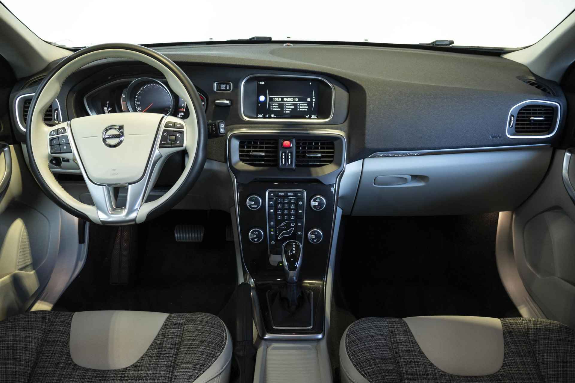 Volvo V40 Cross Country T3 Automaat Nordic+ | Dealer onderhouden | Parkeerverwarming | Volvo on Call | Parkeersensoren achter | High performance audio | Navigatie | Climate control - 23/39