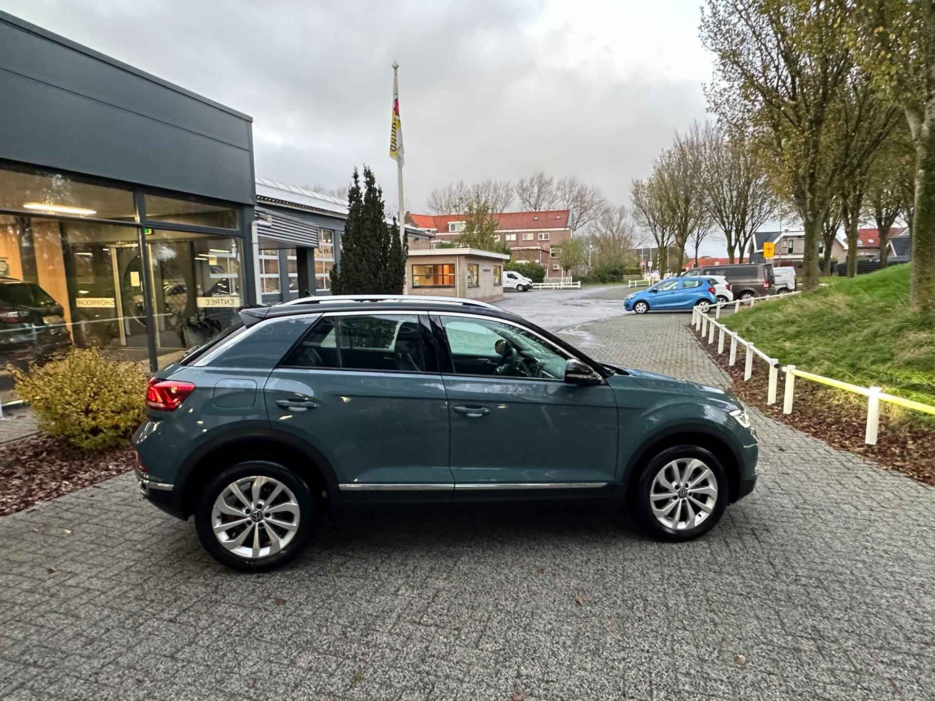 Volkswagen T-Roc 1.5 TSI style 150pk -stoel-stuurverw. carplay - trekhaak - 7/34