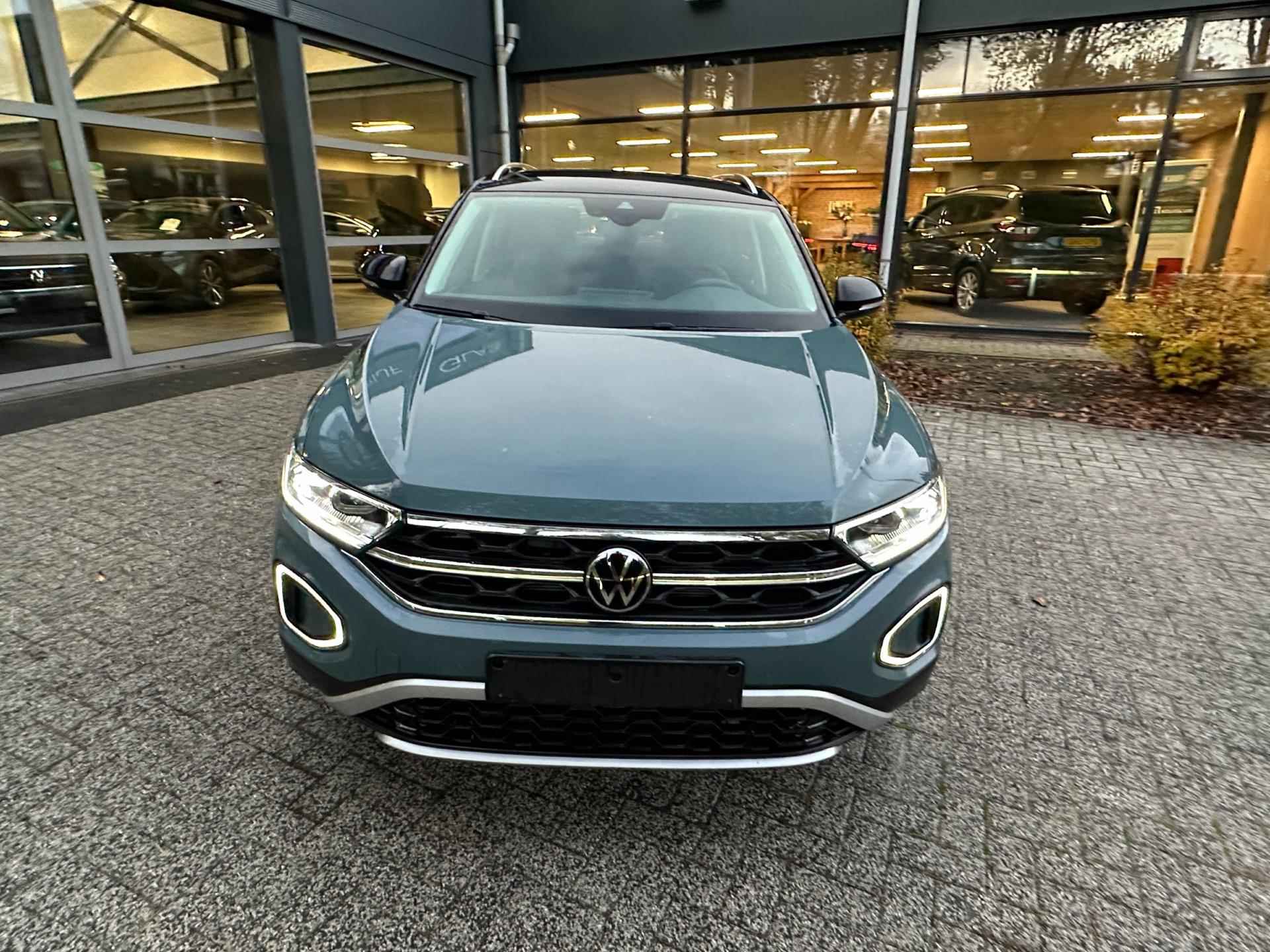 Volkswagen T-Roc 1.5 TSI style 150pk -stoel-stuurverw. carplay - trekhaak - 10/34