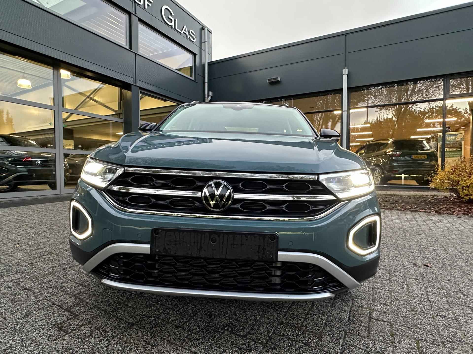 Volkswagen T-Roc 1.5 TSI style 150pk -stoel-stuurverw. carplay - trekhaak - 11/34