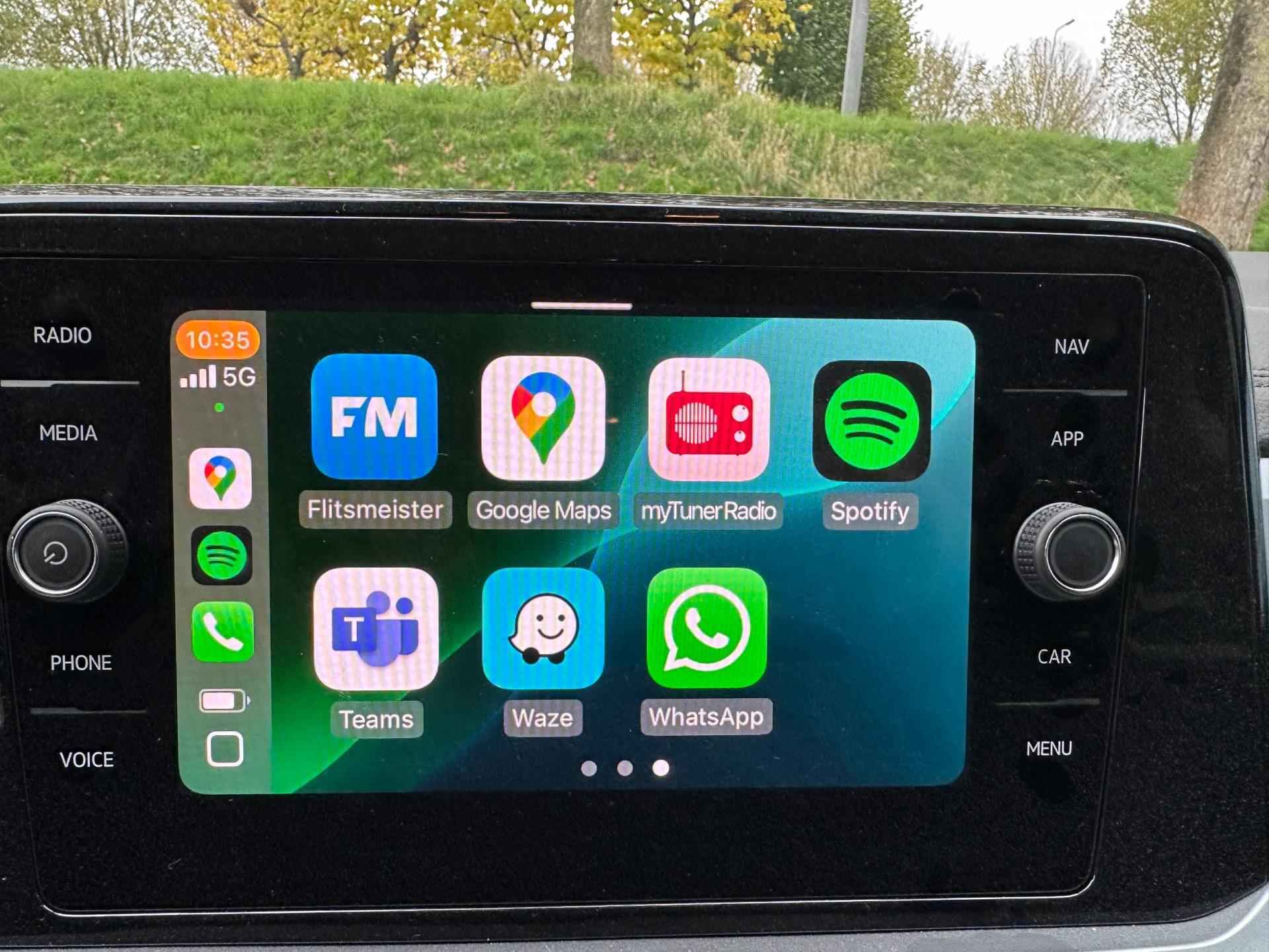 Volkswagen T-Roc 1.5 TSI style 150pk -stoel-stuurverw. carplay - trekhaak - 29/34