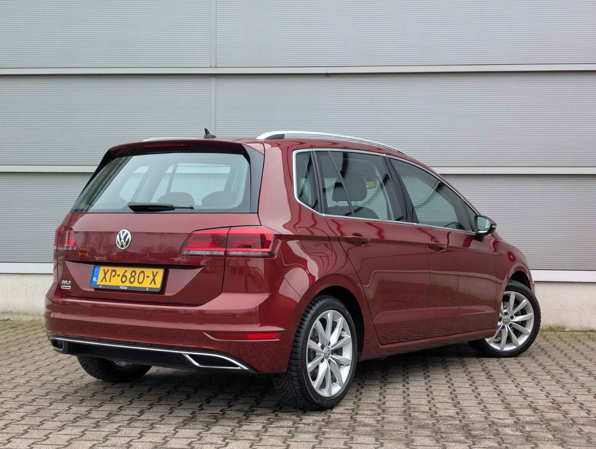 Volkswagen Golf Sportsvan 1.5 TSI 130pk DSG ACT Highline | Camera | Navigatie | Voorruitverwarming - 2/43